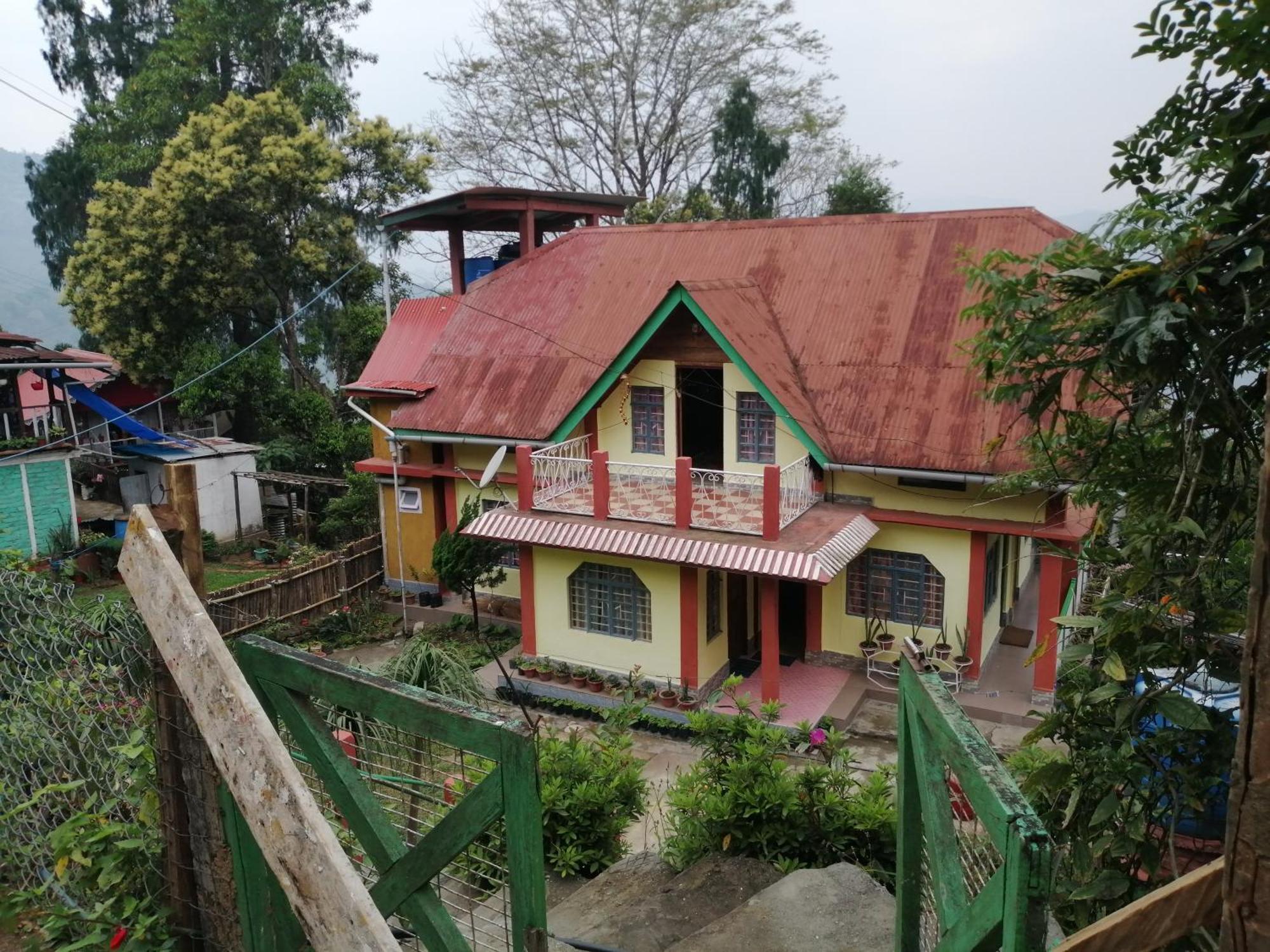 Deepahomestay Gairi Gown