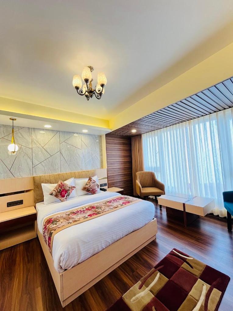 Hotel Broadway Boutique Mall Road Darjeeling - A Premium Luxury With Valley View 4*