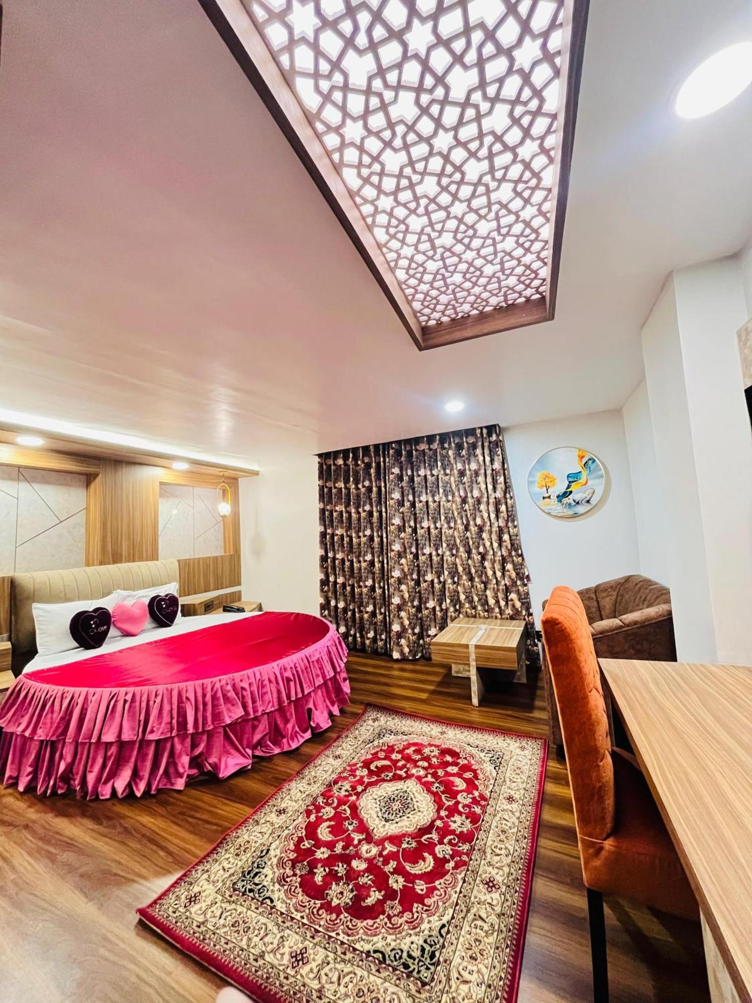 Broadway Boutique Mall Road Darjeeling - A Premium Luxury With Valley View Hotel 4*