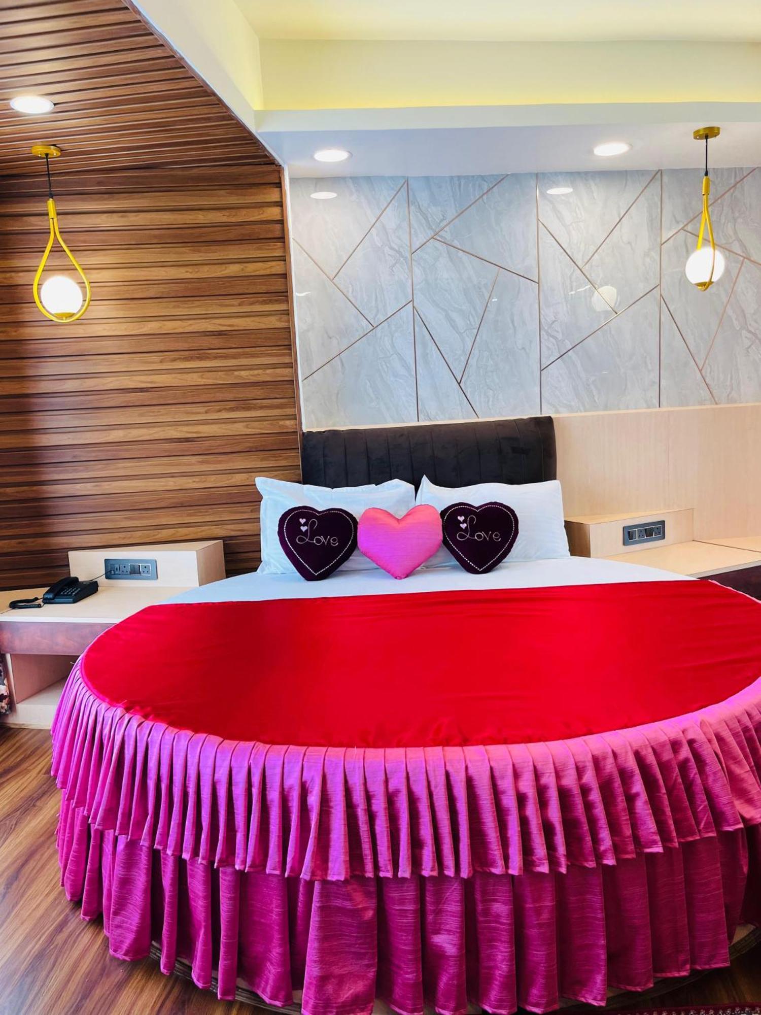 Hotel Broadway Boutique Mall Road Darjeeling - A Premium Luxury With Valley View 4*