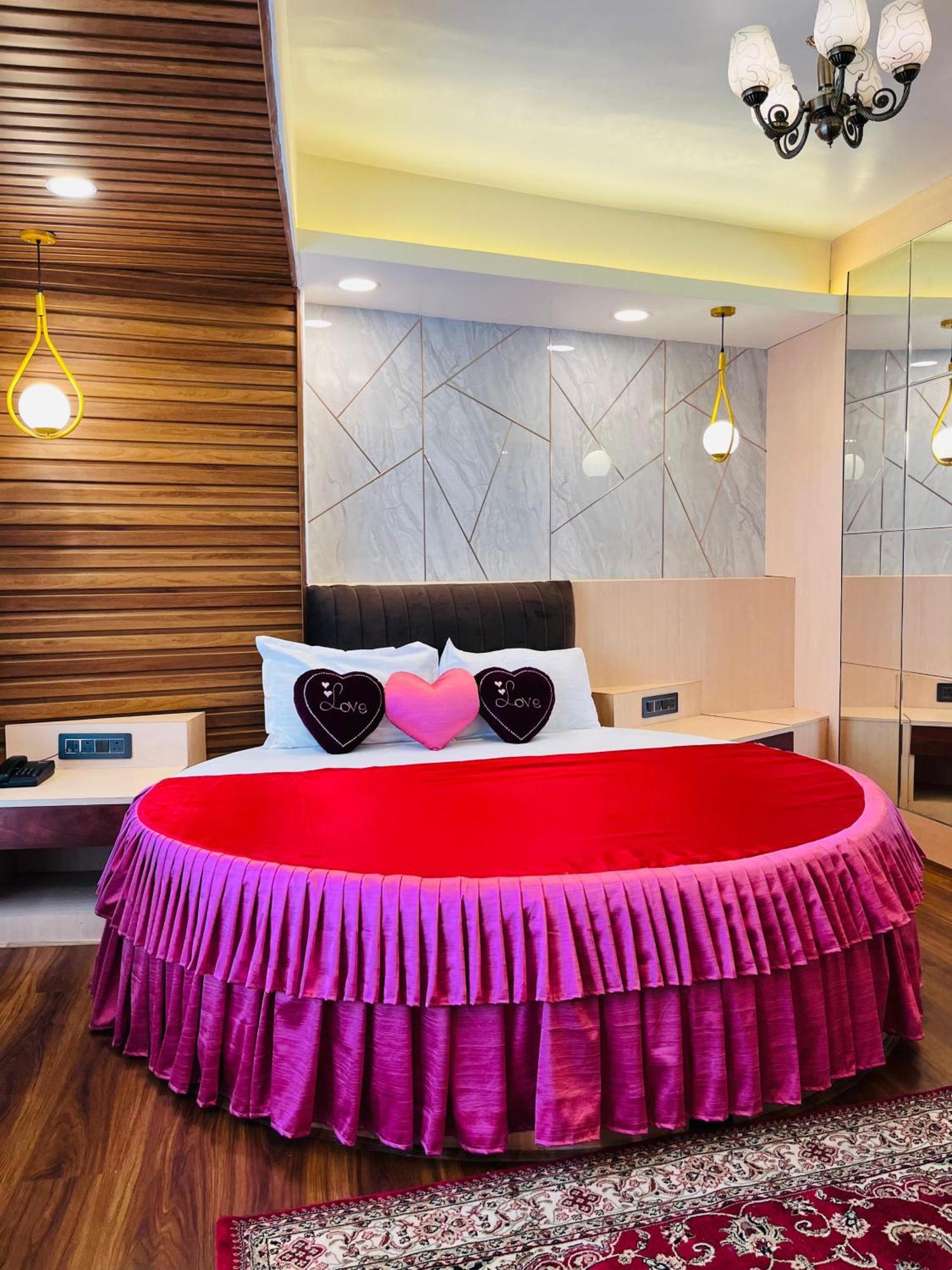 Broadway Boutique Mall Road Darjeeling - A Premium Luxury With Valley View Darjeeling (West Bengal)