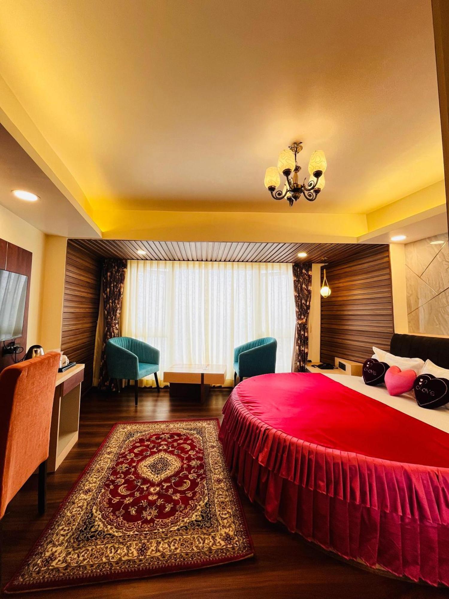 Broadway Boutique Mall Road Darjeeling - A Premium Luxury With Valley View Hotel Darjeeling (West Bengal)
