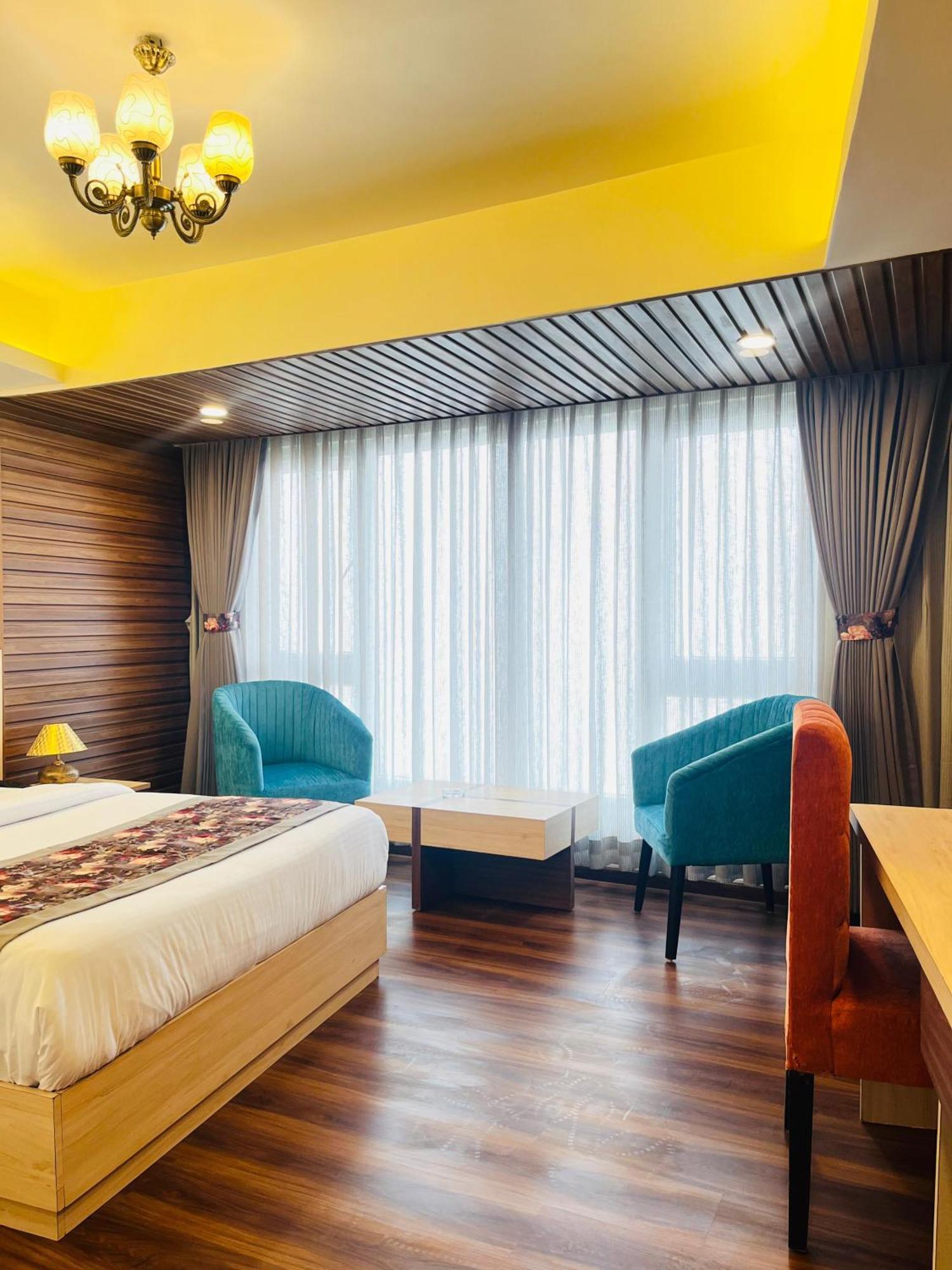 Broadway Boutique Mall Road Darjeeling - A Premium Luxury With Valley View 4*