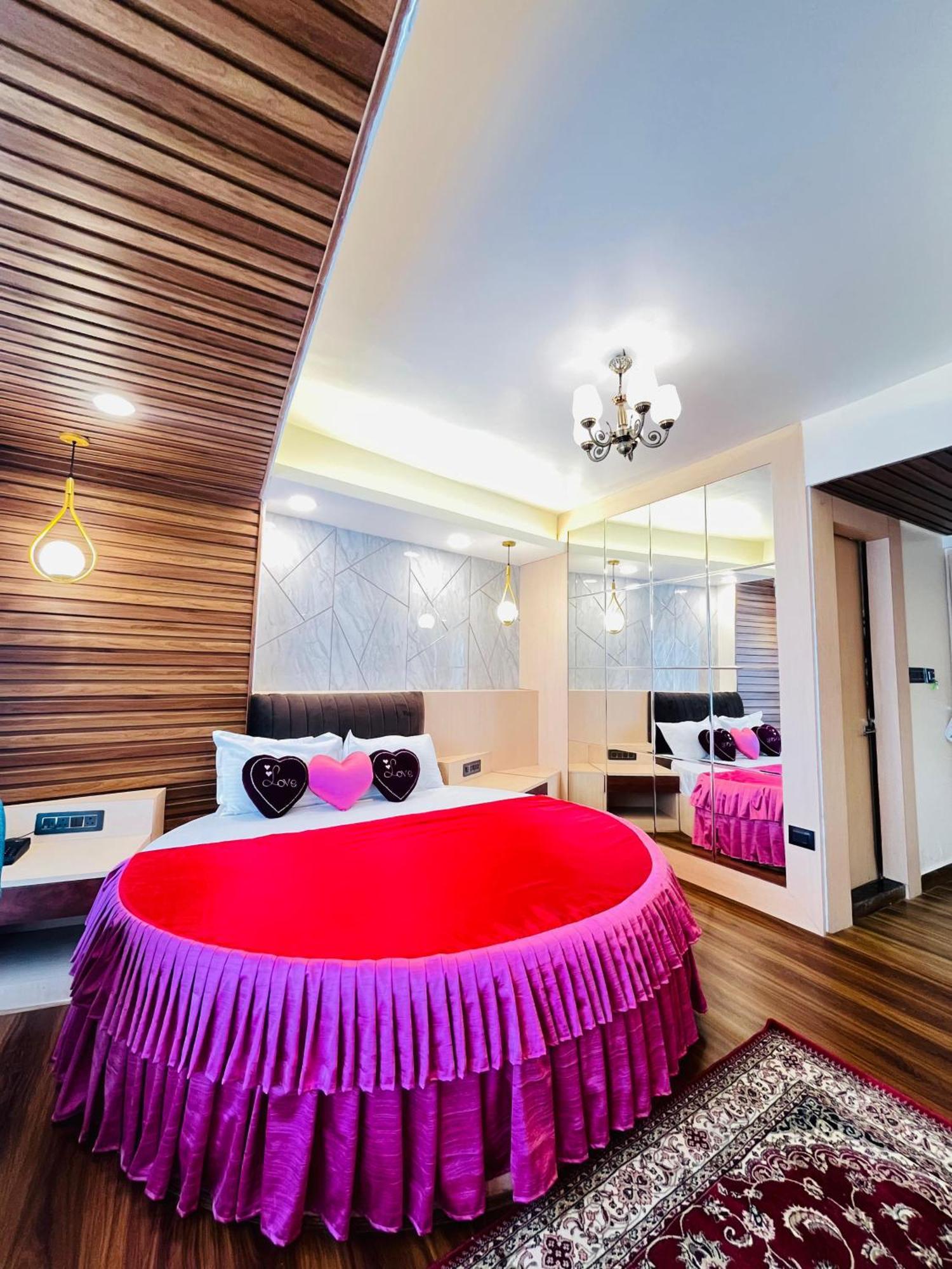 Broadway Boutique Mall Road Darjeeling - A Premium Luxury With Valley View Hotel