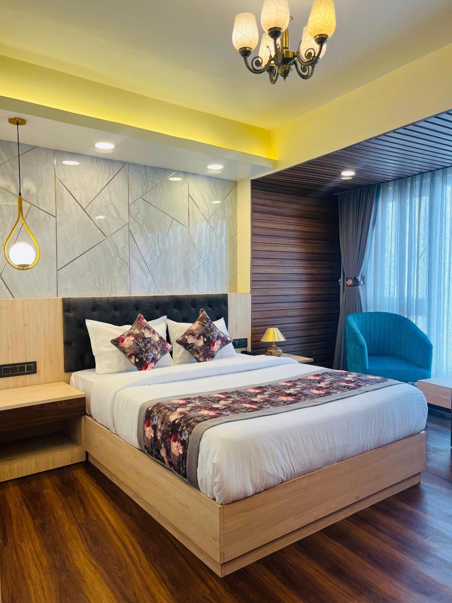 Broadway Boutique Mall Road Darjeeling - A Premium Luxury With Valley View Hotel 4*
