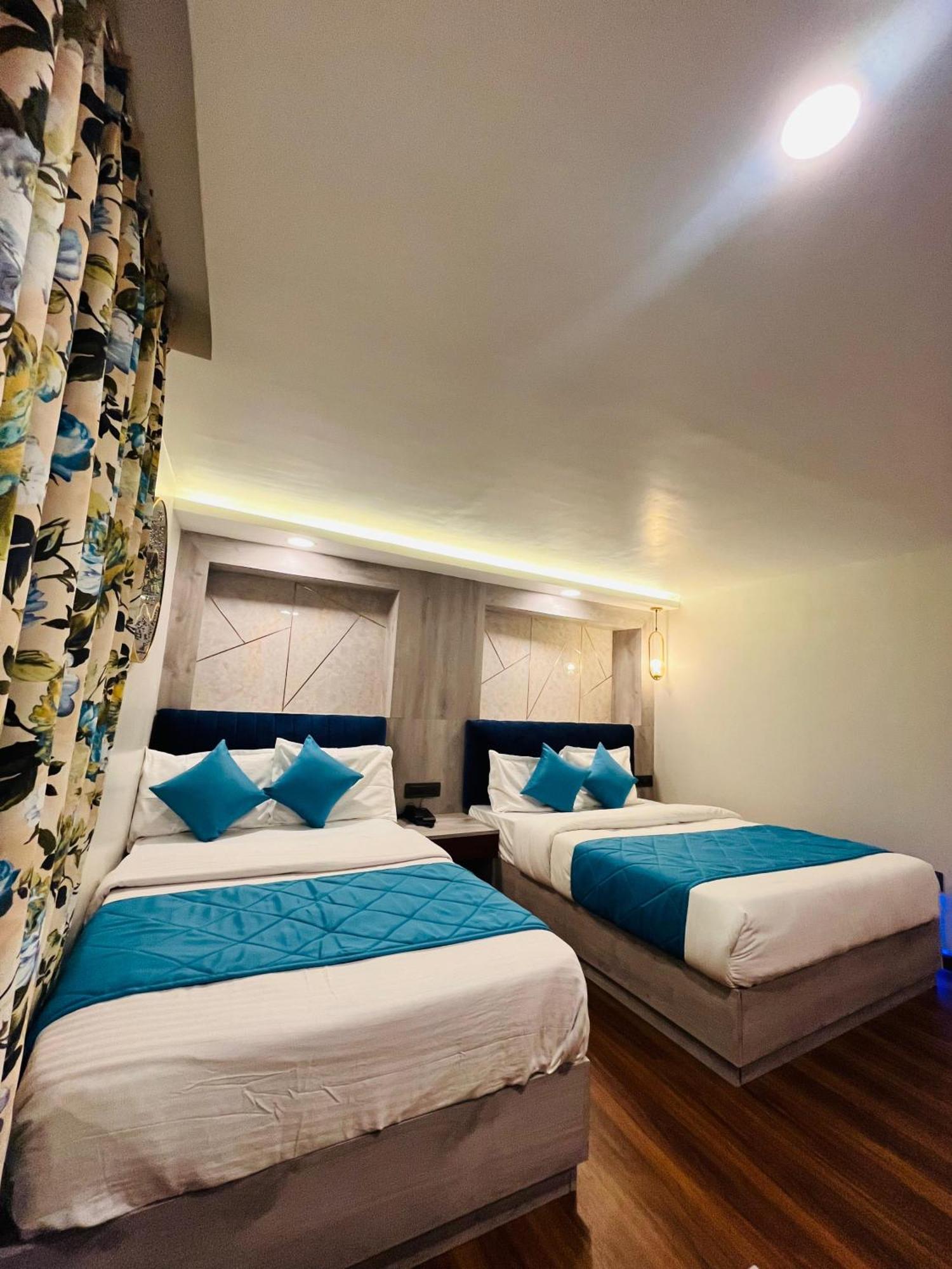 Hotel Broadway Boutique Mall Road Darjeeling - A Premium Luxury With Valley View