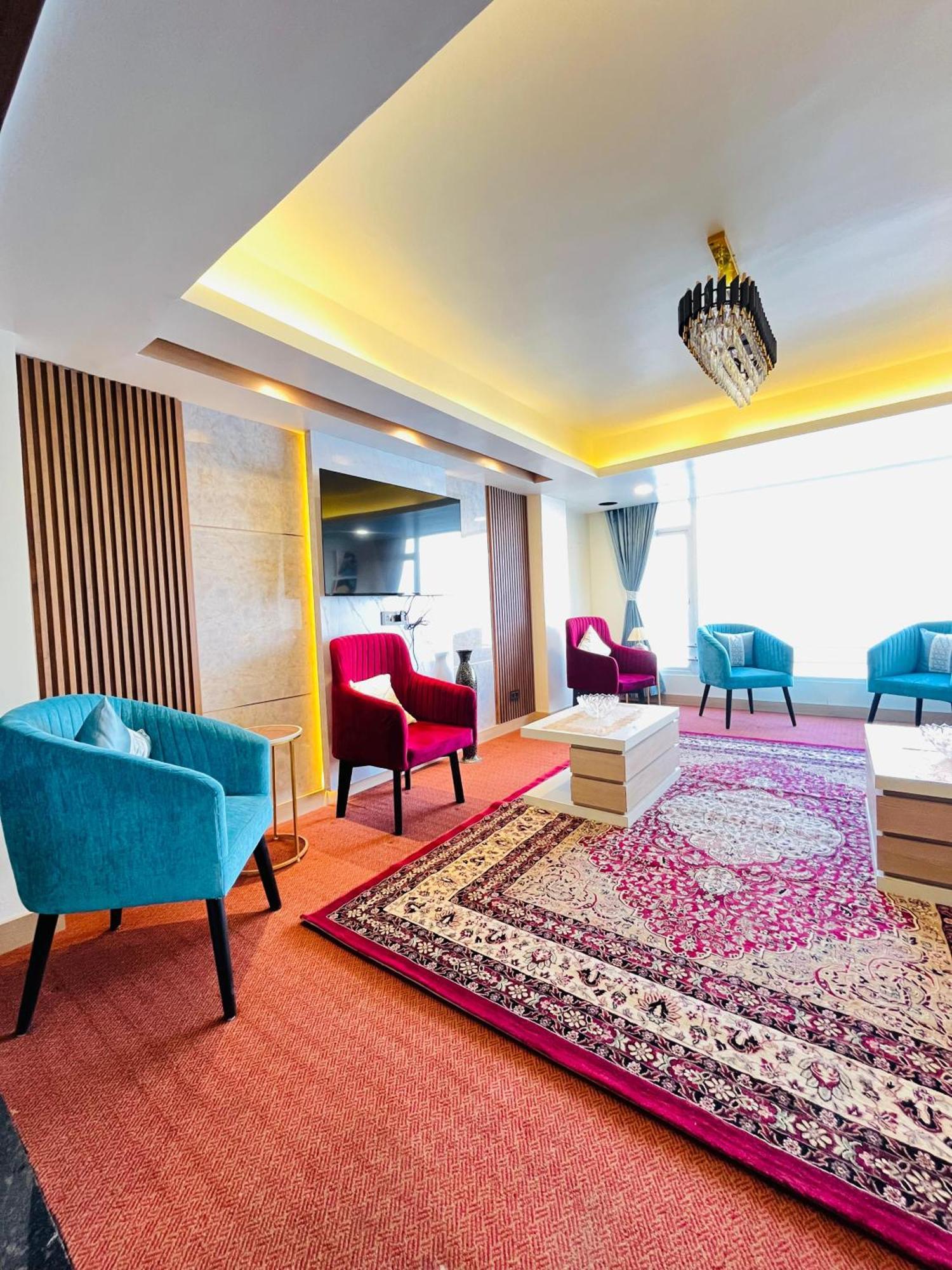 Broadway Boutique Mall Road Darjeeling - A Premium Luxury With Valley View Hotel 4*