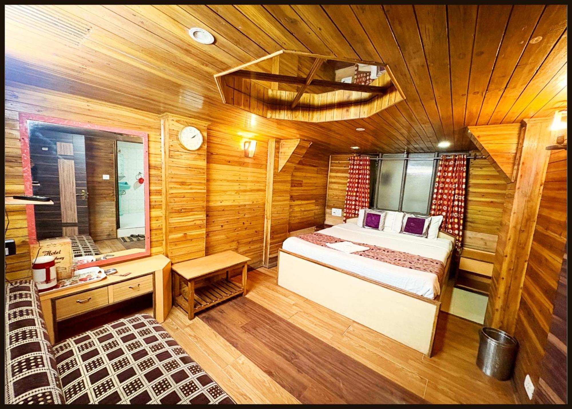 Broadway Annecy Darjeeling - Near Mall Road With Luxury & Spacious - Book Now 4*