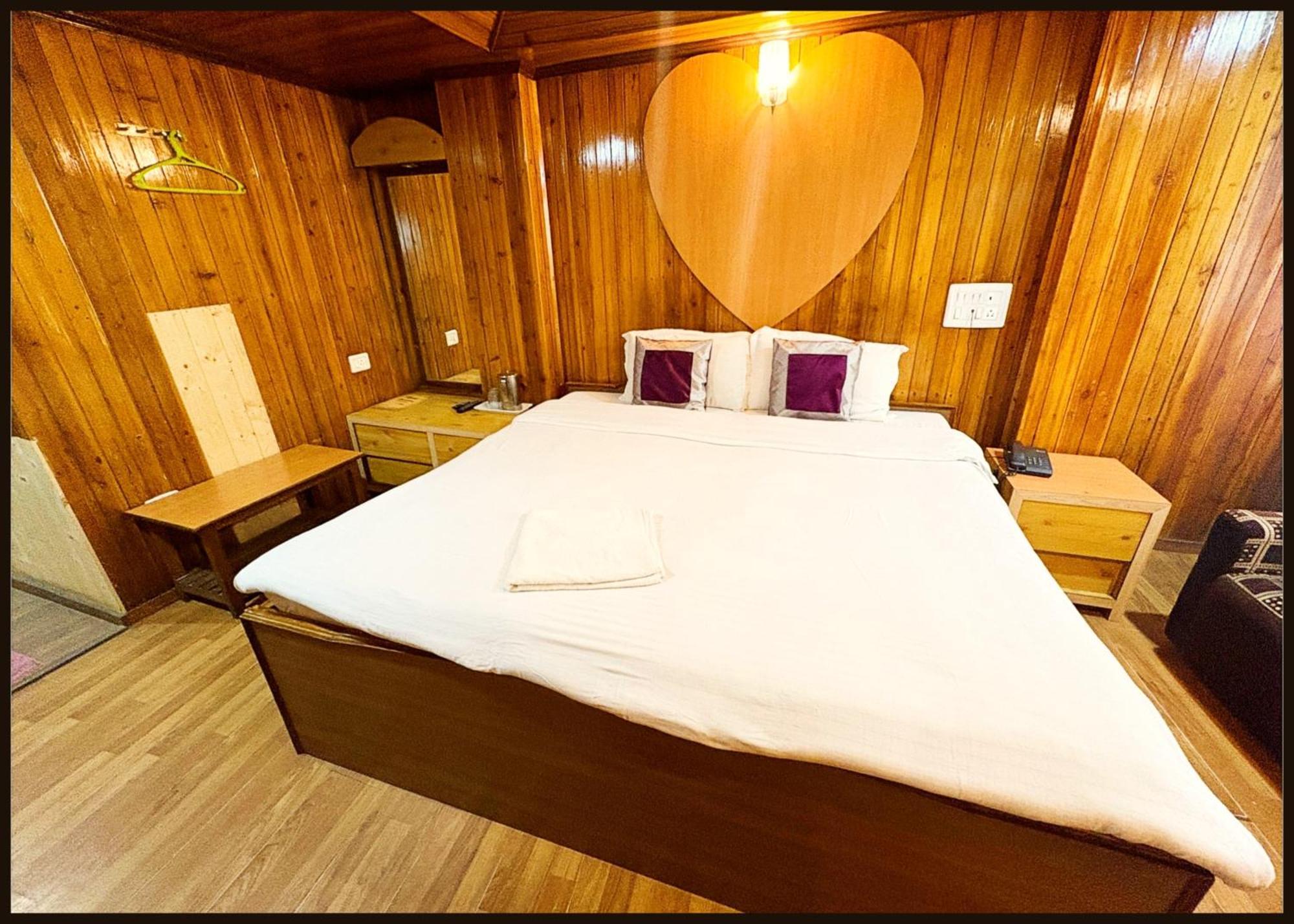 Broadway Annecy Darjeeling - Near Mall Road With Luxury & Spacious - Book Now Hotel