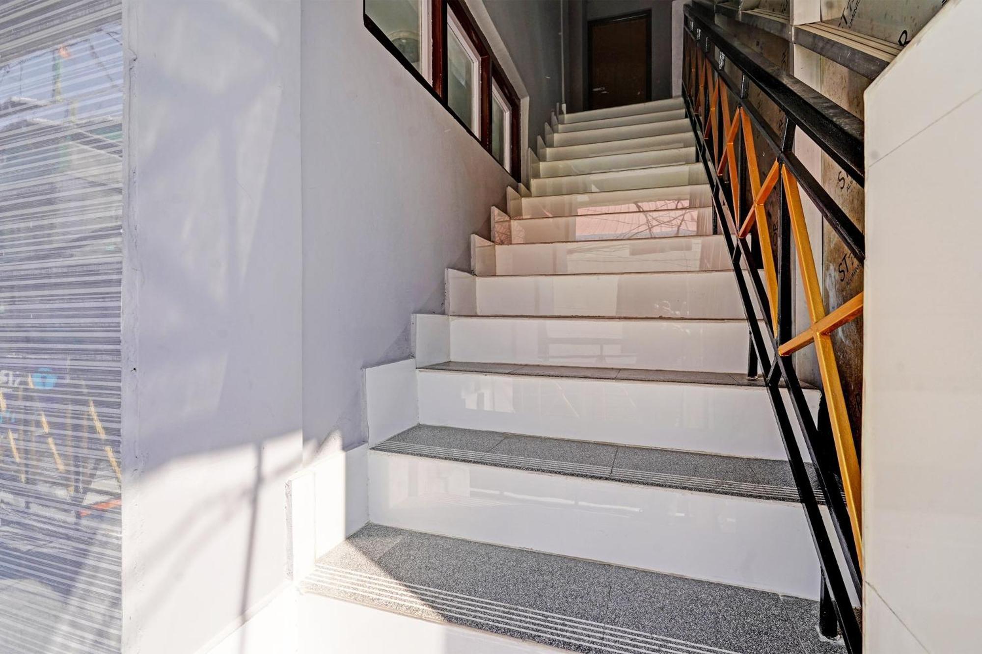 Hotel O Adarash 3*