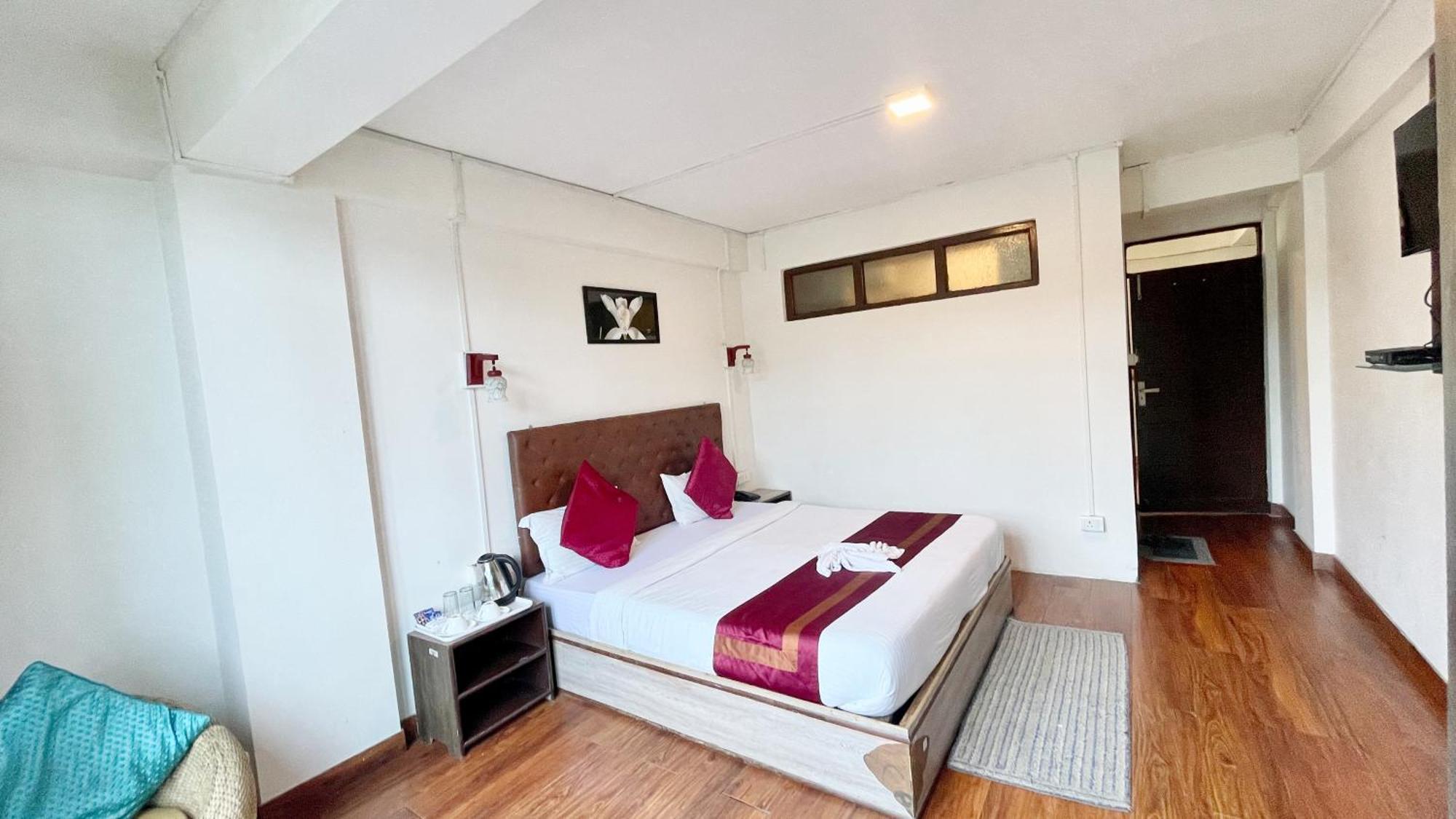 Luxuary Himalayan # Orchid - Restaurant And Free Wi-fi Facilities - Hygiene & Spacious - A Rated In Darjeeling