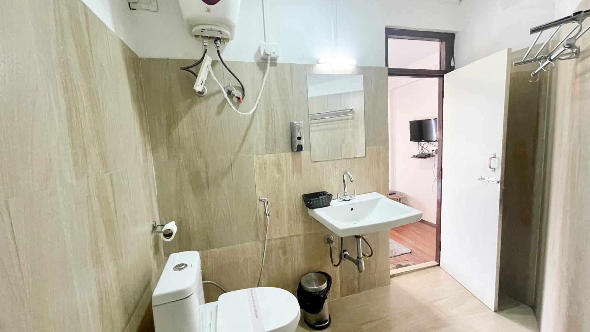 Luxuary Himalayan # Orchid - Restaurant And Free Wi-fi Facilities - Hygiene & Spacious - A Rated In Darjeeling 3*
