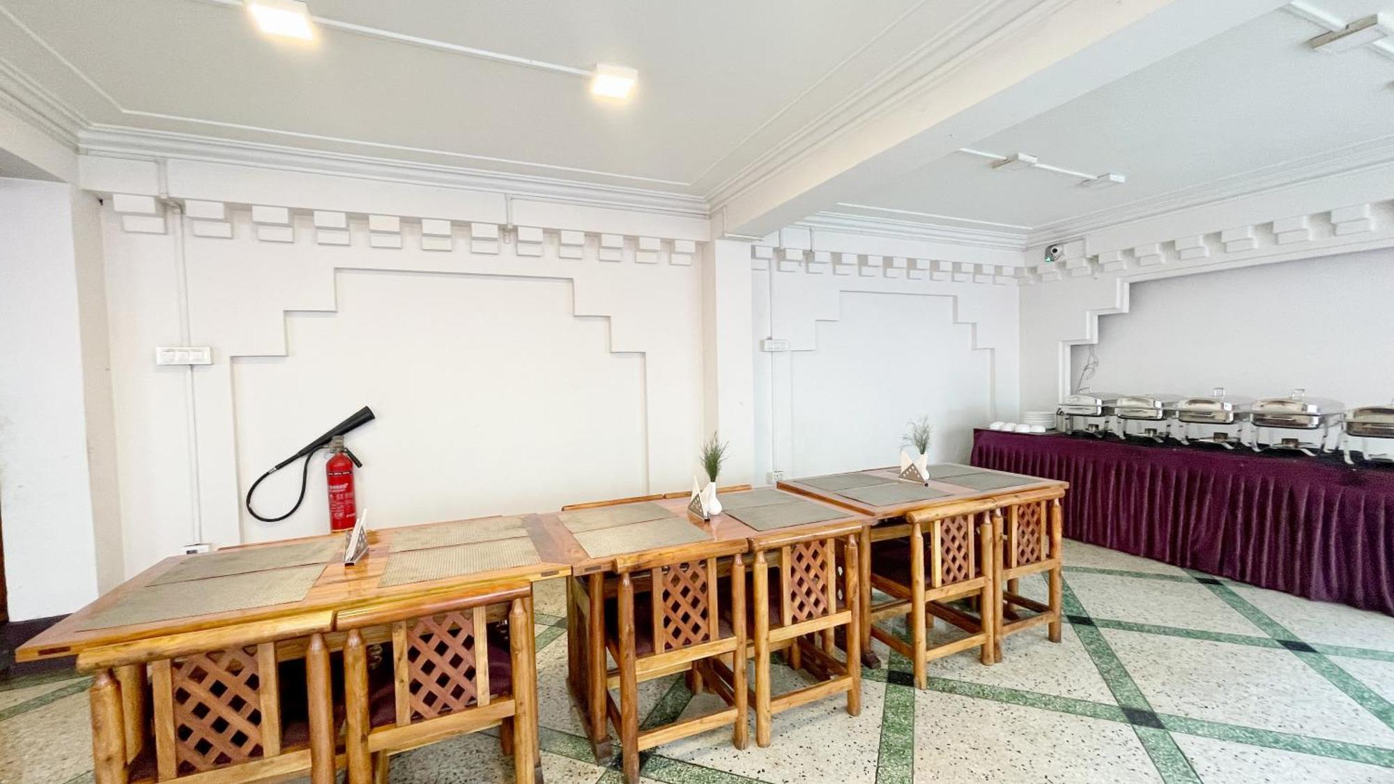 Luxuary Himalayan # Orchid - Restaurant And Free Wi-fi Facilities - Hygiene & Spacious - A Rated In Darjeeling