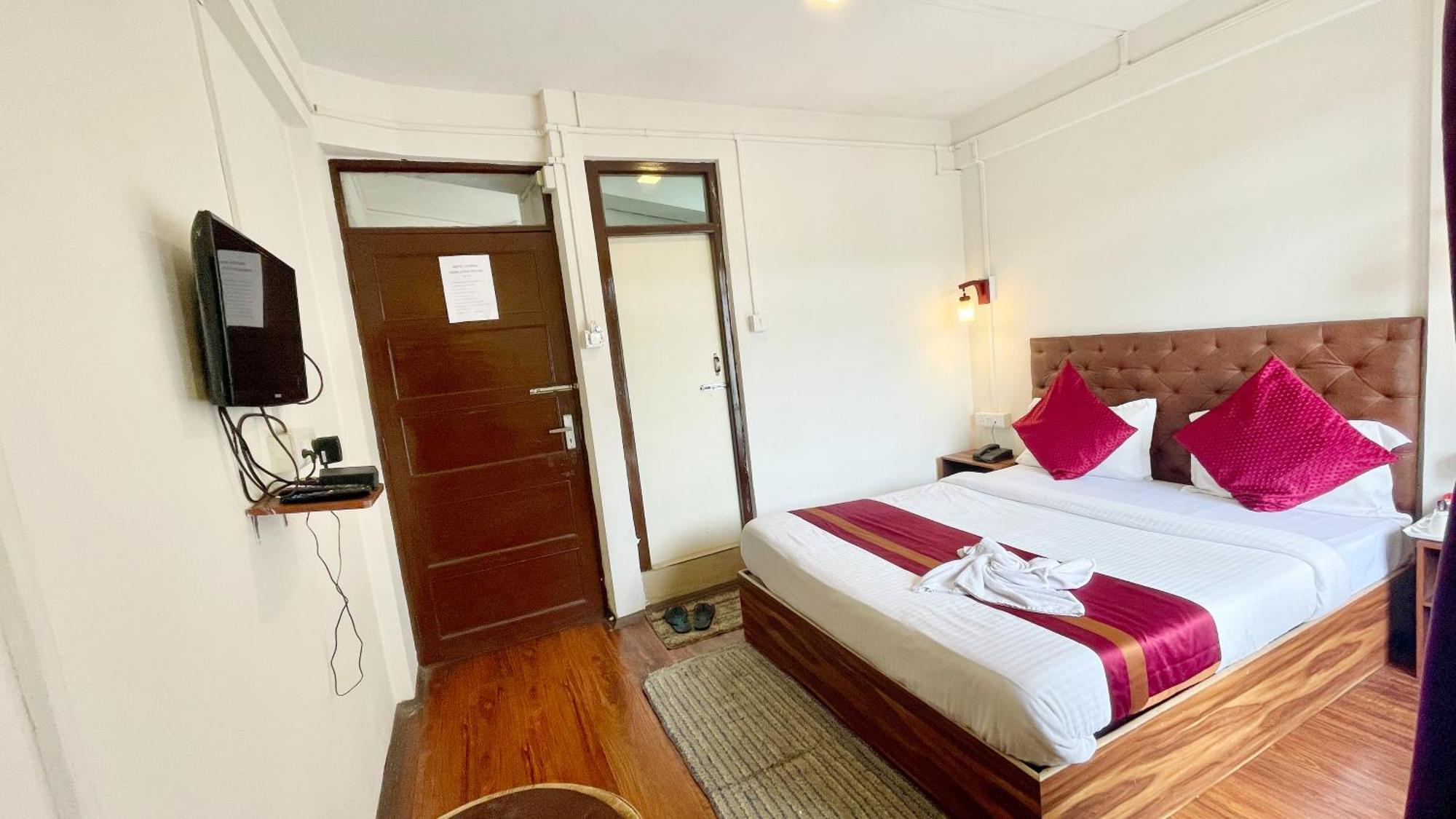 Hotel Luxuary Himalayan # Orchid - Restaurant And Free Wi-fi Facilities - Hygiene & Spacious - A Rated In Darjeeling Darjeeling (West Bengal)