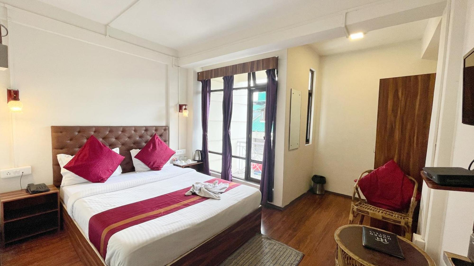 Luxuary Himalayan # Orchid - Restaurant And Free Wi-fi Facilities - Hygiene & Spacious - A Rated In Darjeeling