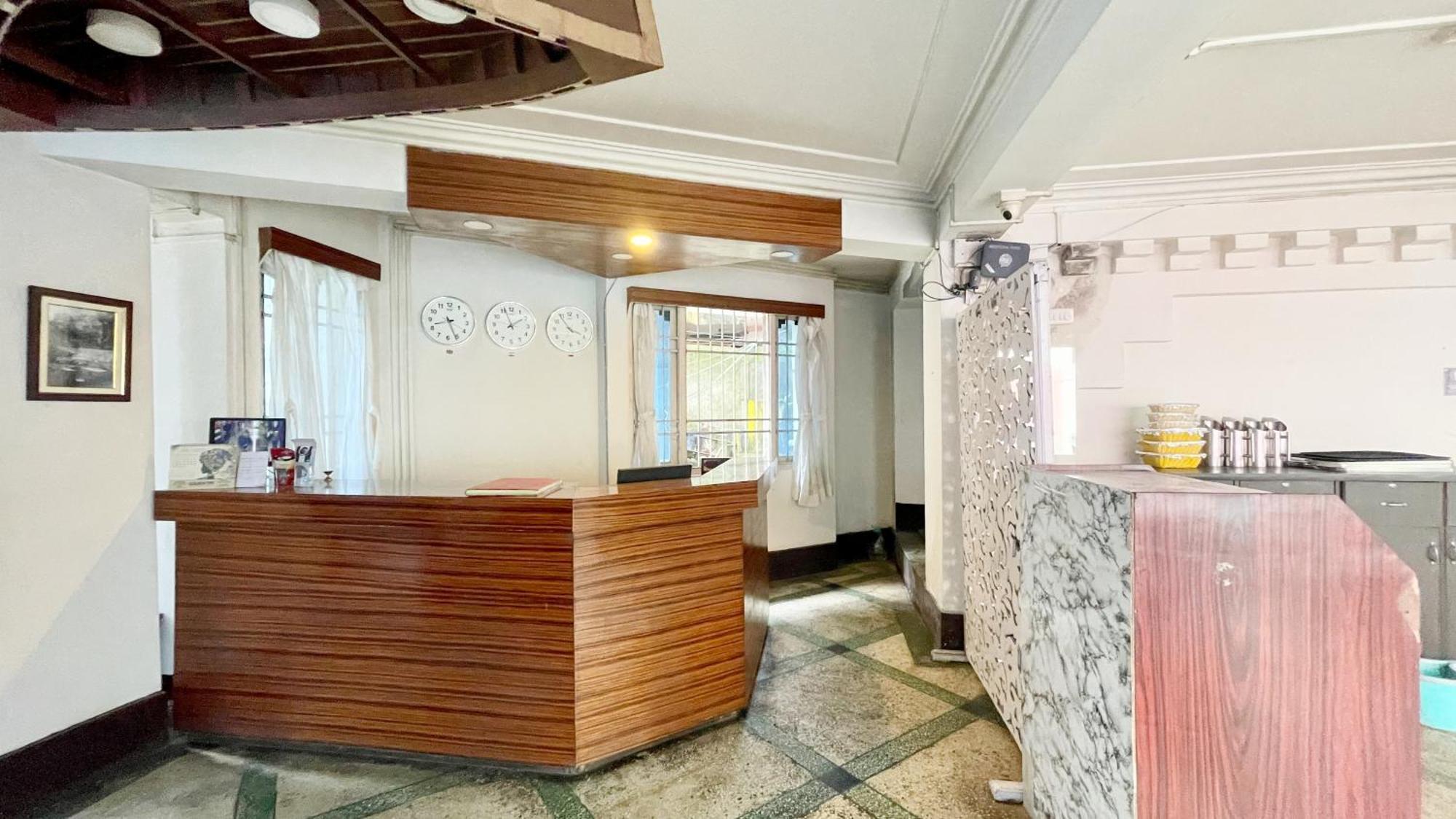 Luxuary Himalayan # Orchid - Restaurant And Free Wi-fi Facilities - Hygiene & Spacious - A Rated In Darjeeling Hotel 3*