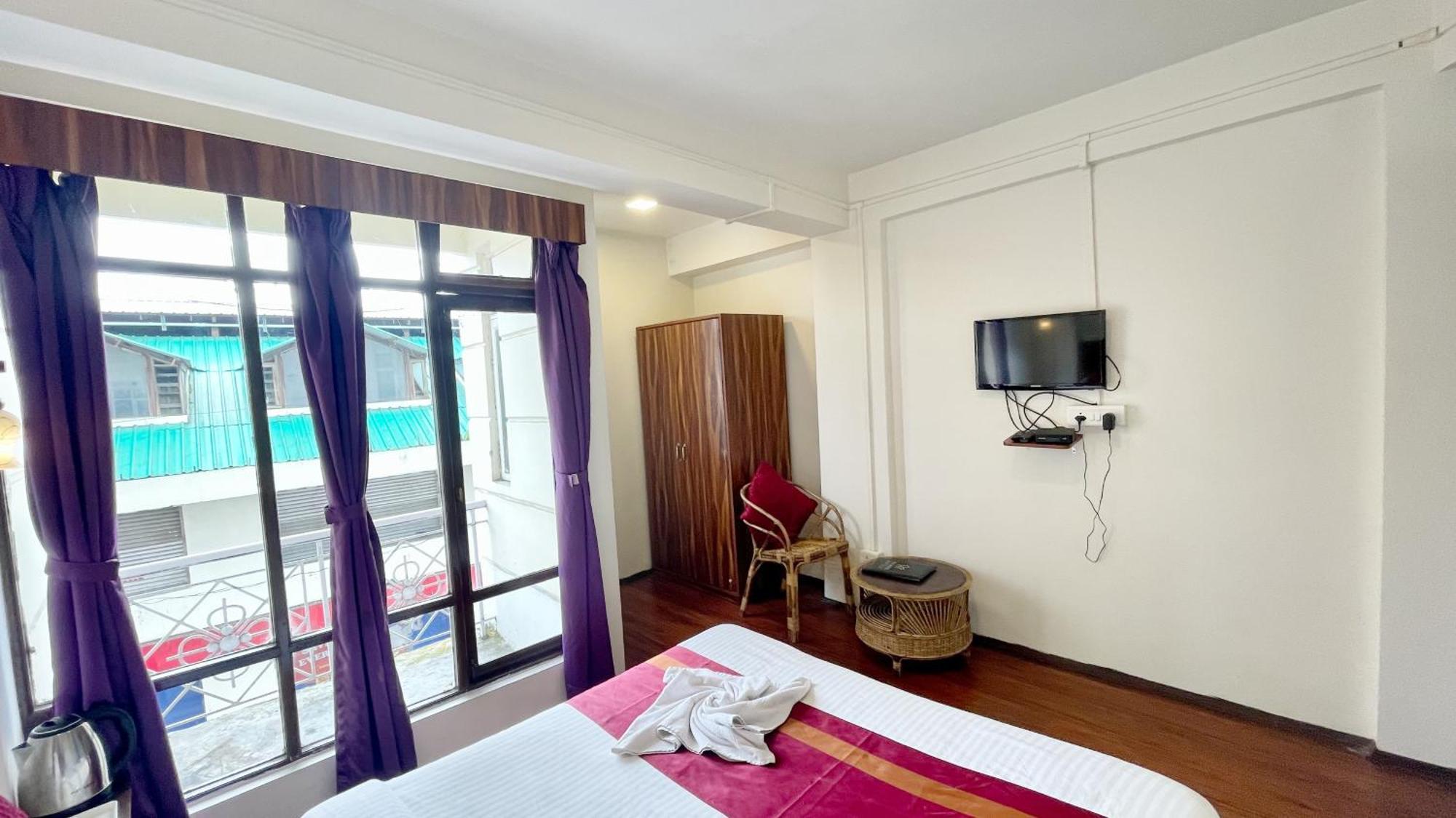Luxuary Himalayan # Orchid - Restaurant And Free Wi-fi Facilities - Hygiene & Spacious - A Rated In Darjeeling Hotel 3*