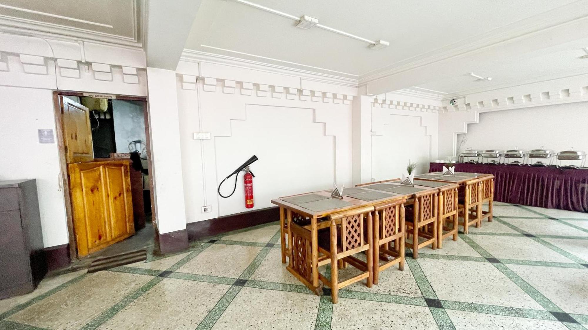 Luxuary Himalayan # Orchid - Restaurant And Free Wi-fi Facilities - Hygiene & Spacious - A Rated In Darjeeling Hotel 3*
