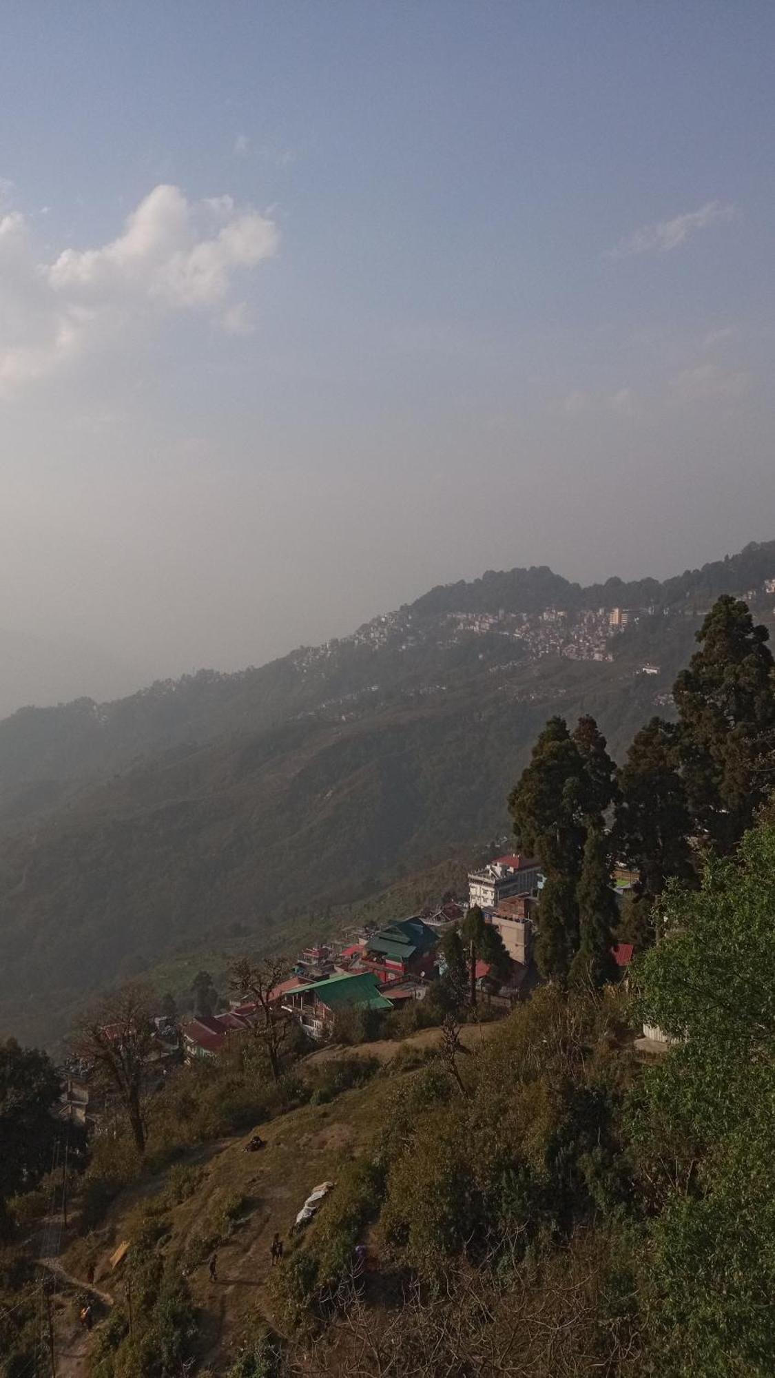 Hotel Sakura Mountain View 10 Mins From Mall Road Darjeeling (West Bengal)
