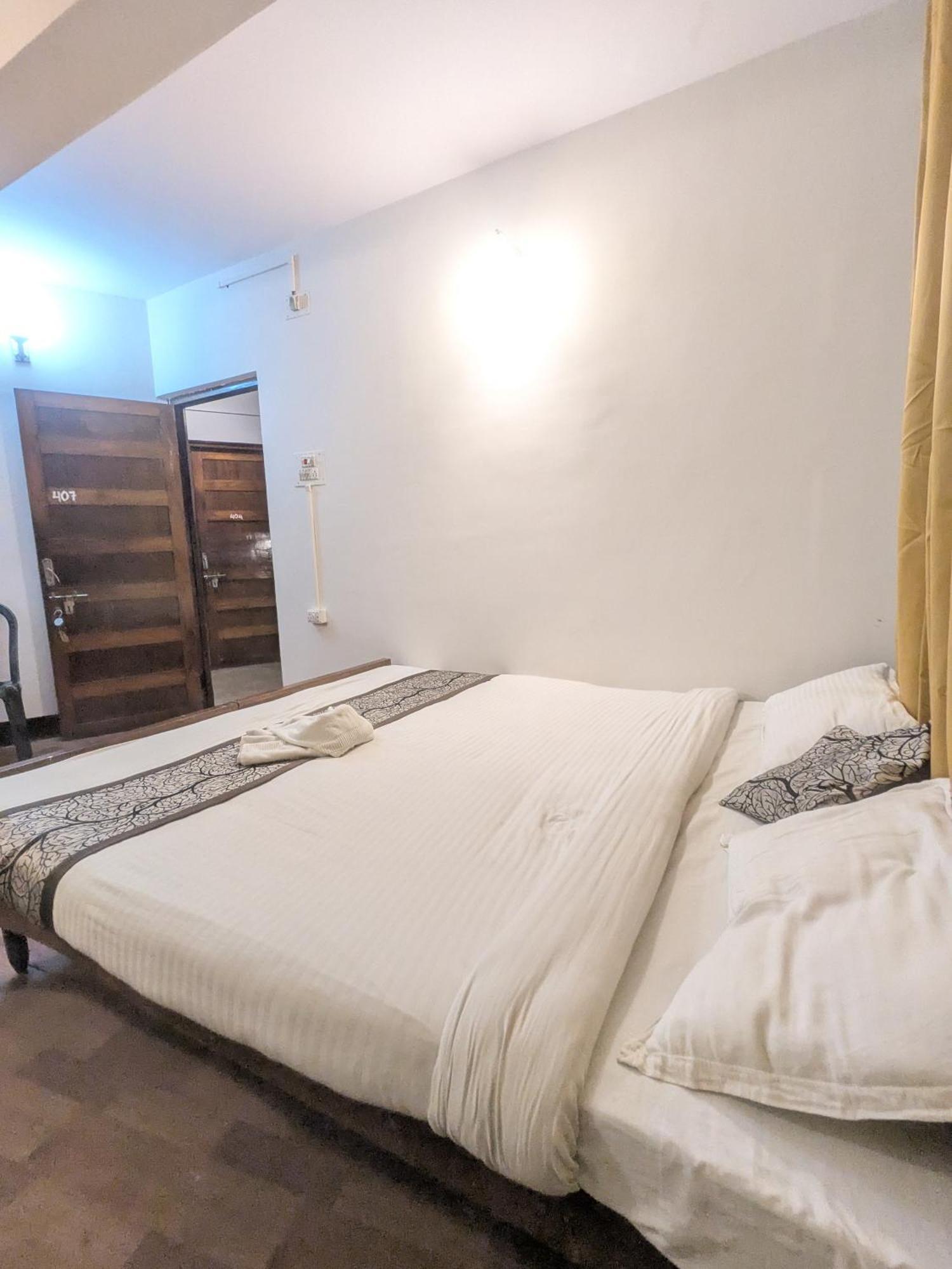 Hotel Sakura Mountain View 10 Mins From Mall Road Hotel