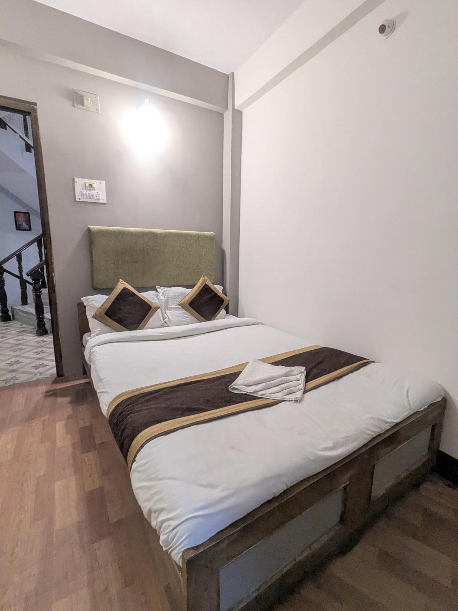 Hotel Sakura Mountain View 10 Mins From Mall Road Hotel