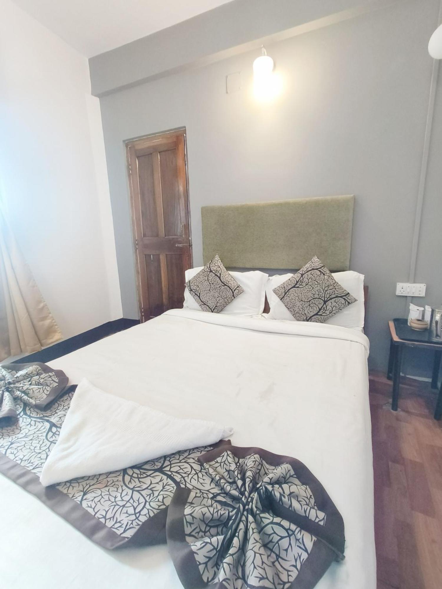 Hotel Sakura Mountain View 10 Mins From Mall Road Hotel *