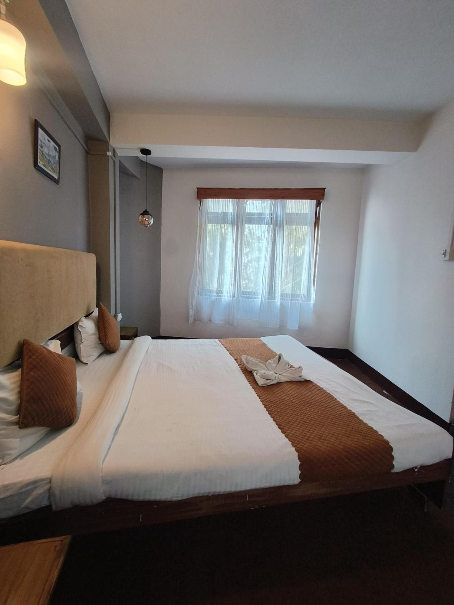 Hotel Sakura Mountain View 10 Mins From Mall Road *