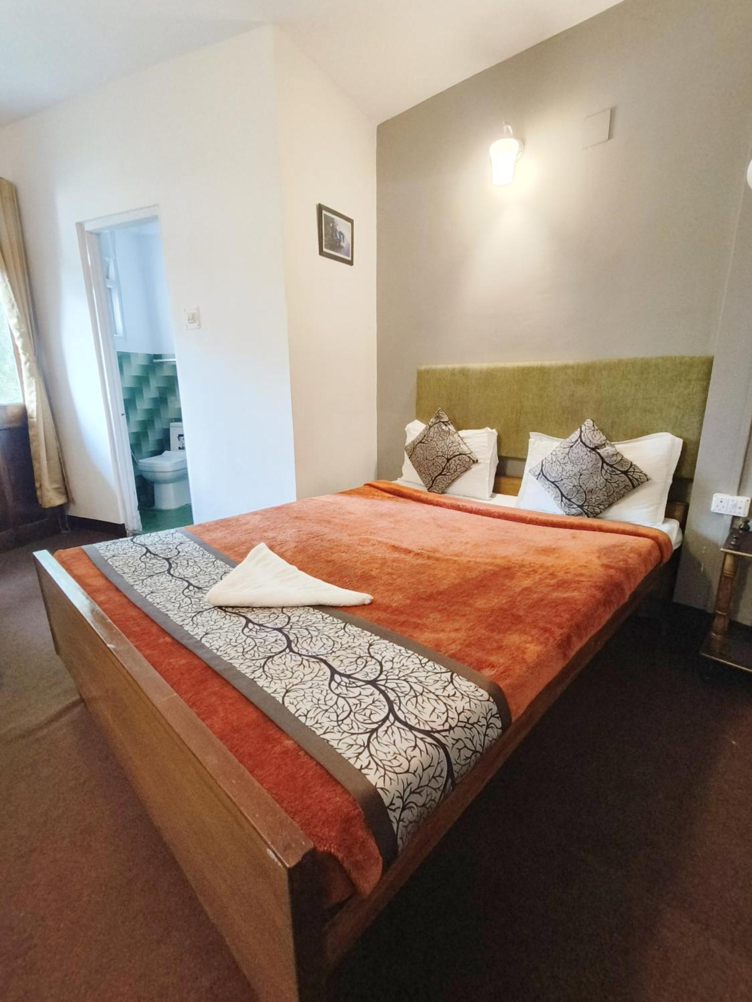 Hotel Sakura Mountain View 10 Mins From Mall Road Hotel Darjeeling (West Bengal)