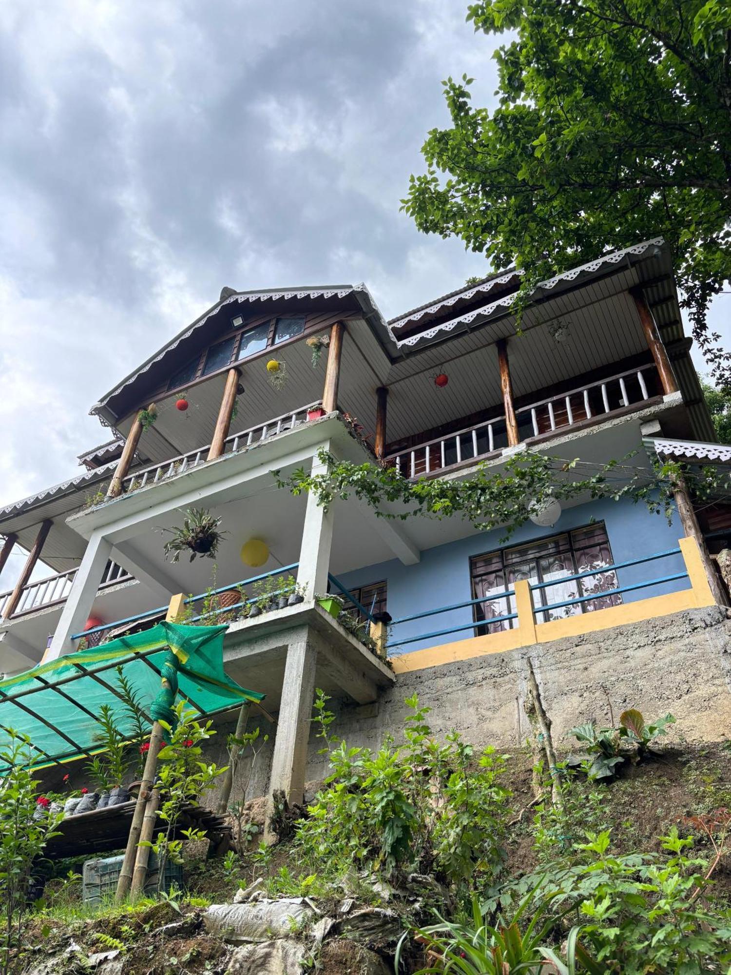 Hosanna Homestay *