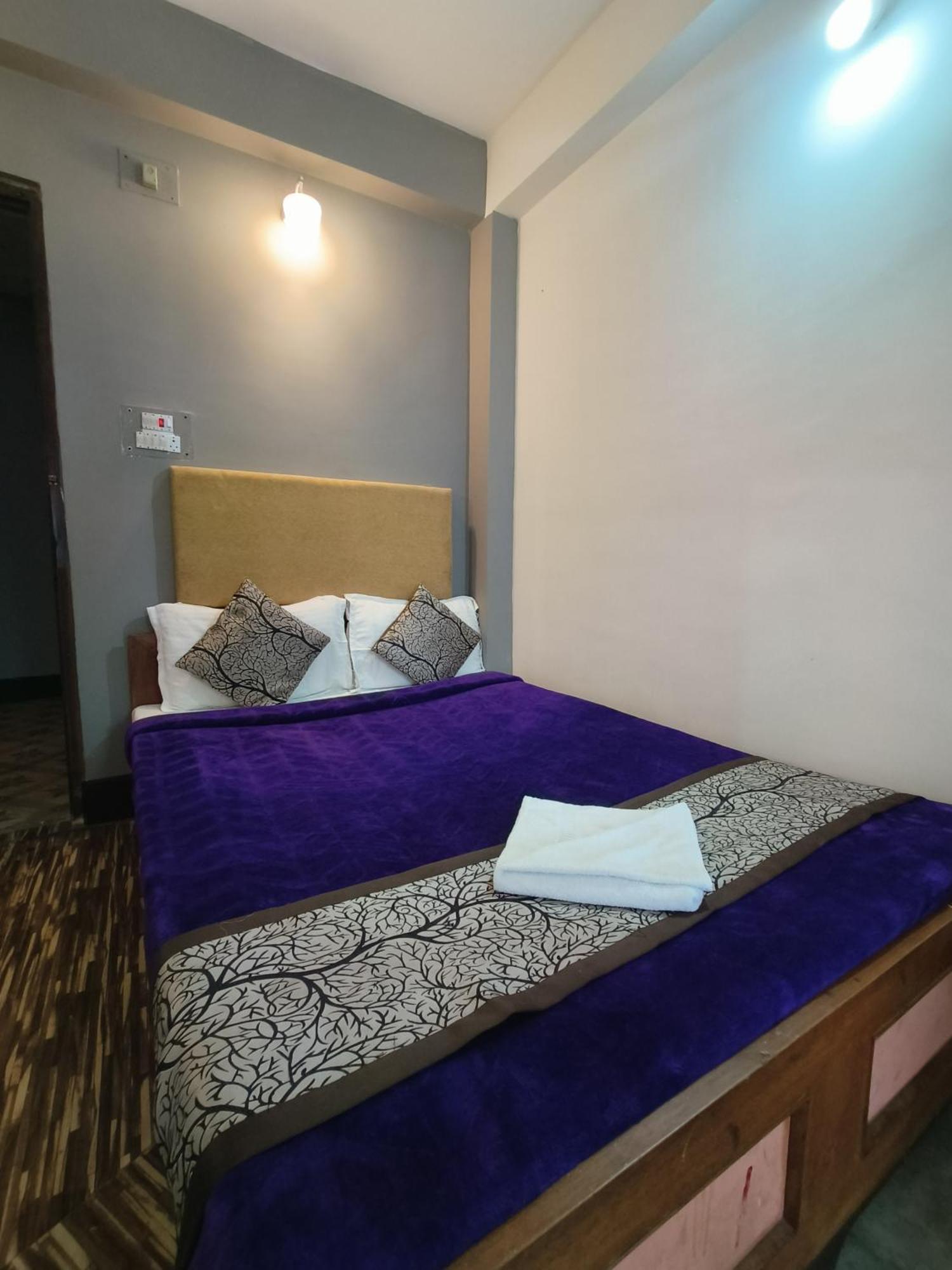 Hotel Sakura Mountain View 10 Mins From Mall Road Hotel