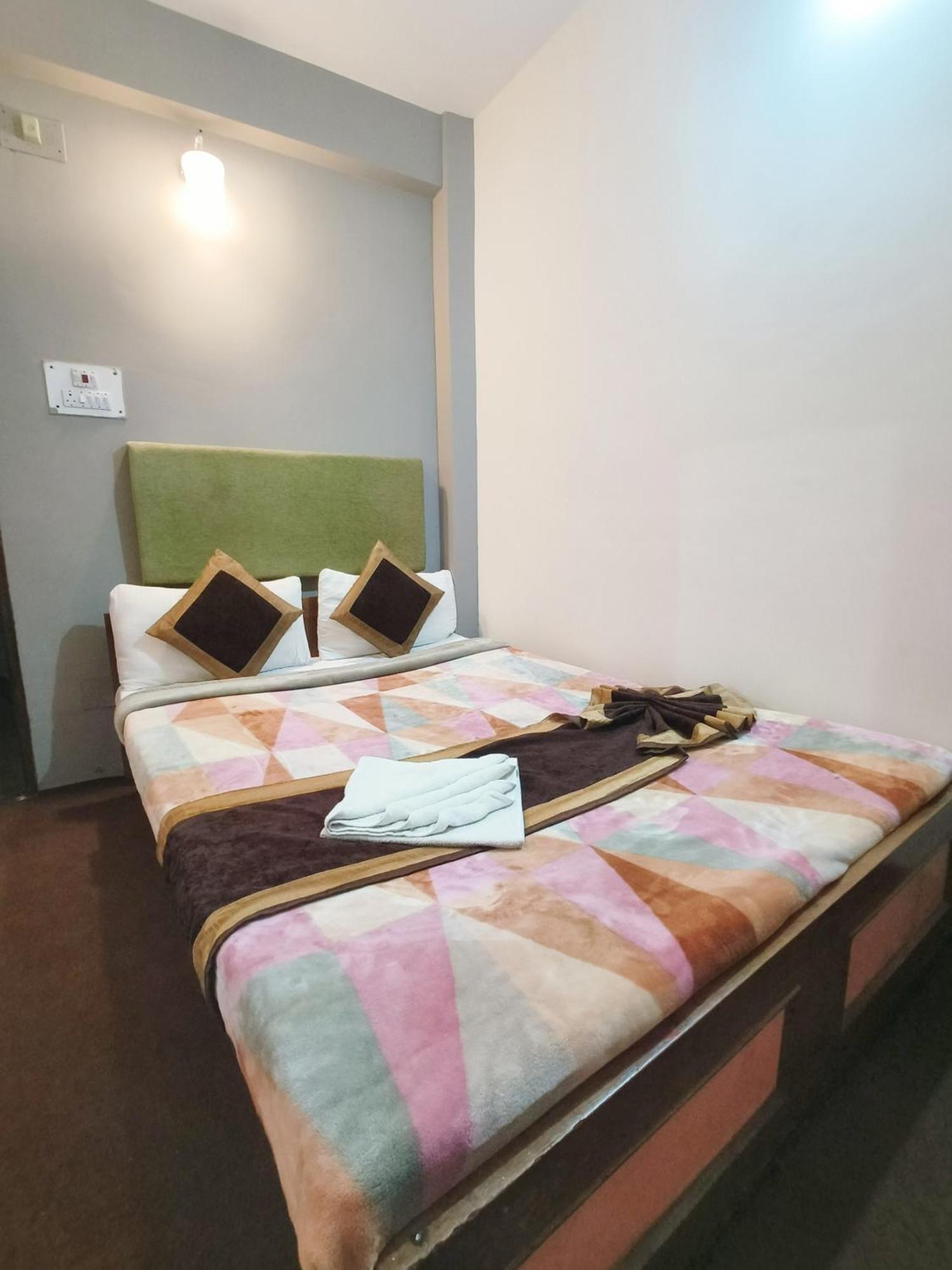 Hotel Sakura Mountain View 10 Mins From Mall Road Darjeeling (West Bengal)