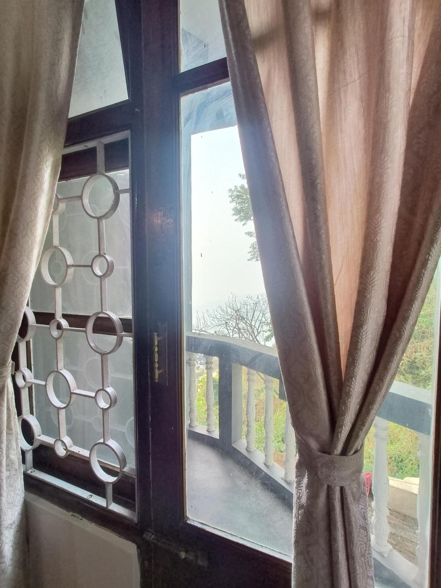 Hotel Sakura Mountain View 10 Mins From Mall Road