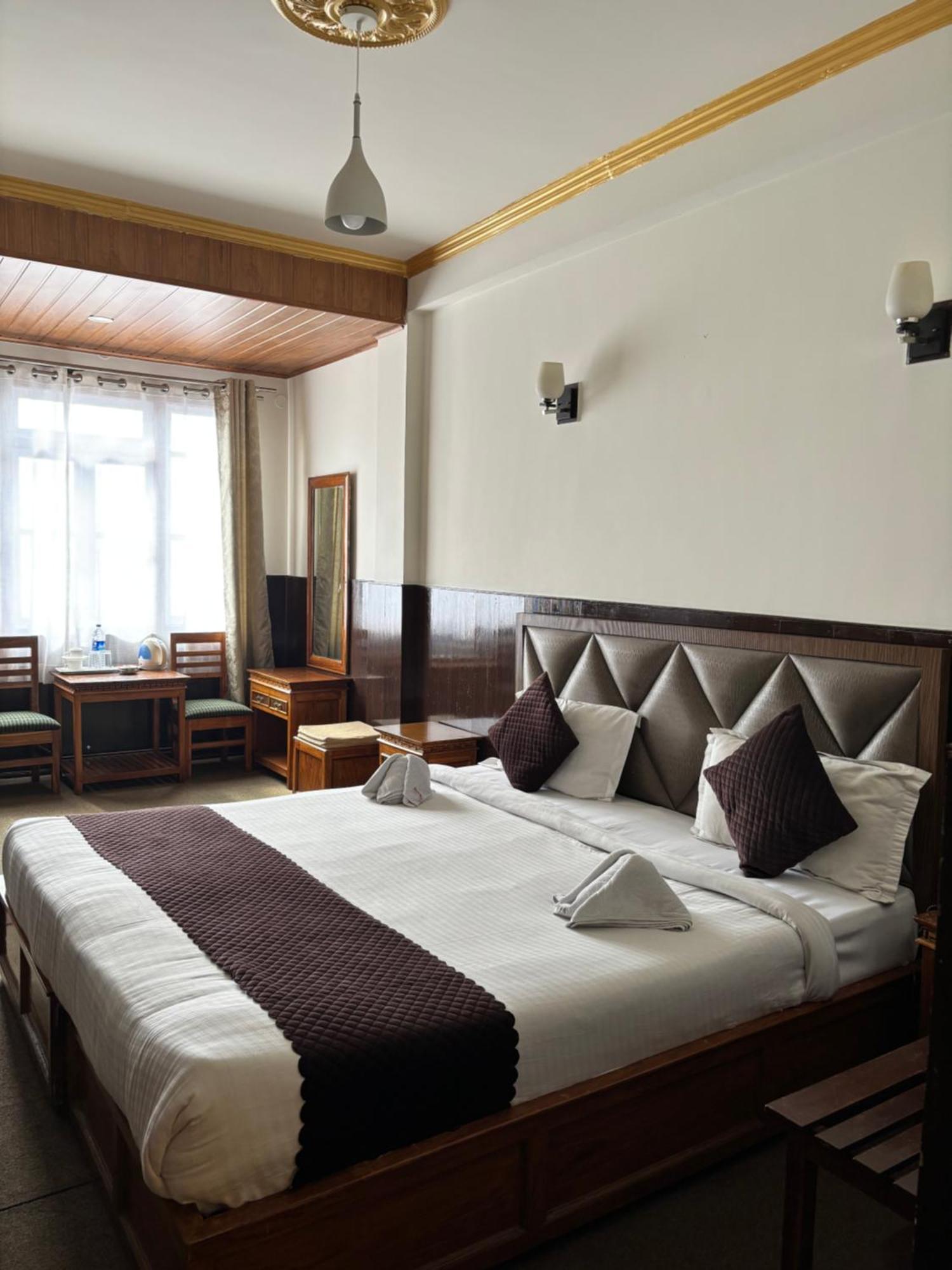 Kasturi Palace & Restaurant Darjeeling 3*