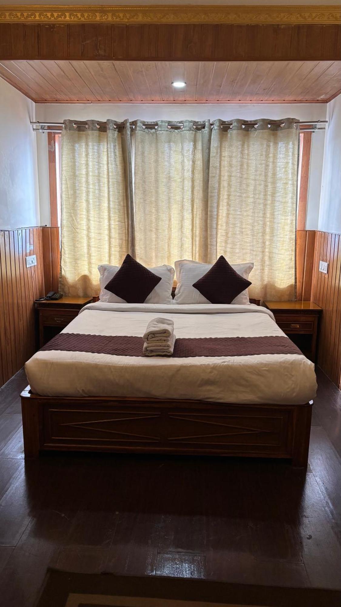 Kasturi Palace & Restaurant Darjeeling Motel