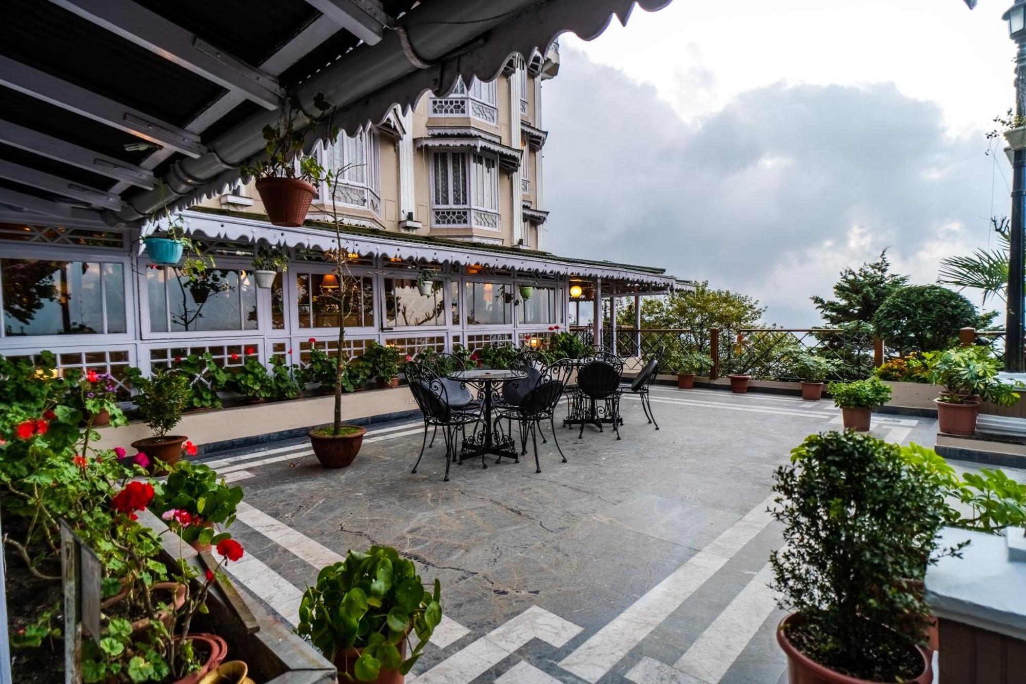 Hotel Cedar 4*