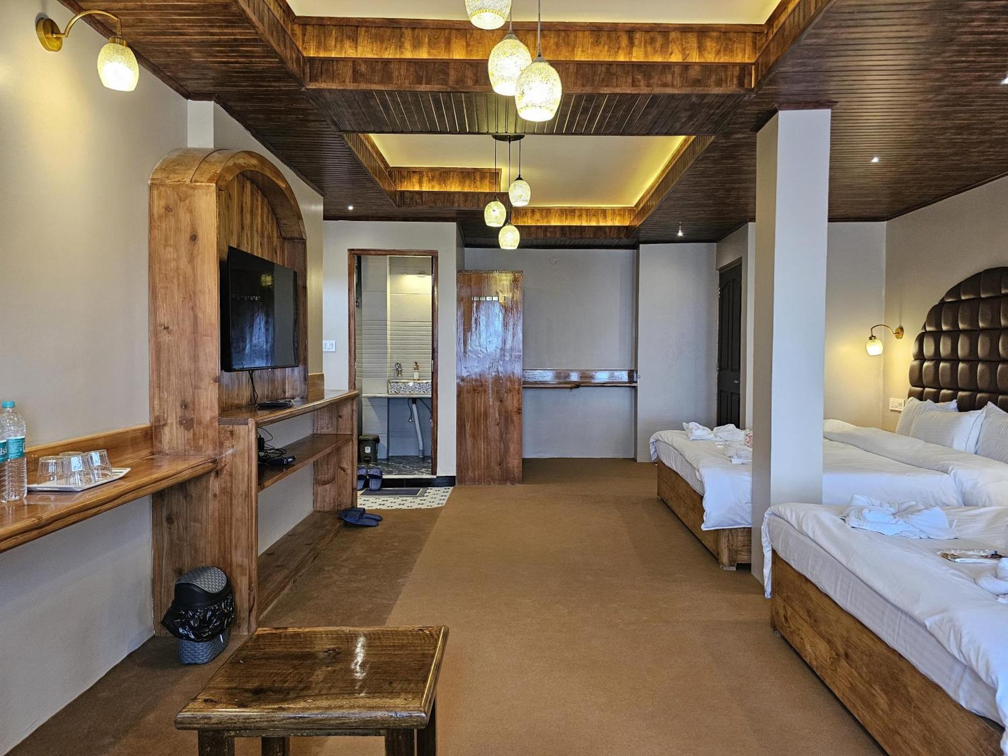 Hotel Golden Orchid 5*