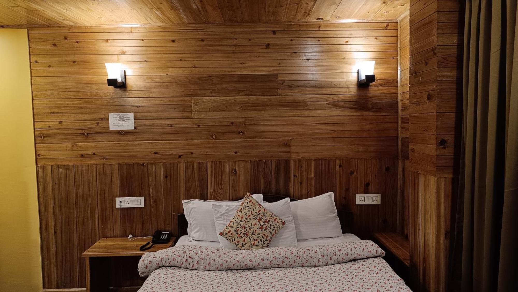 Hotel Golden Orchid 5*