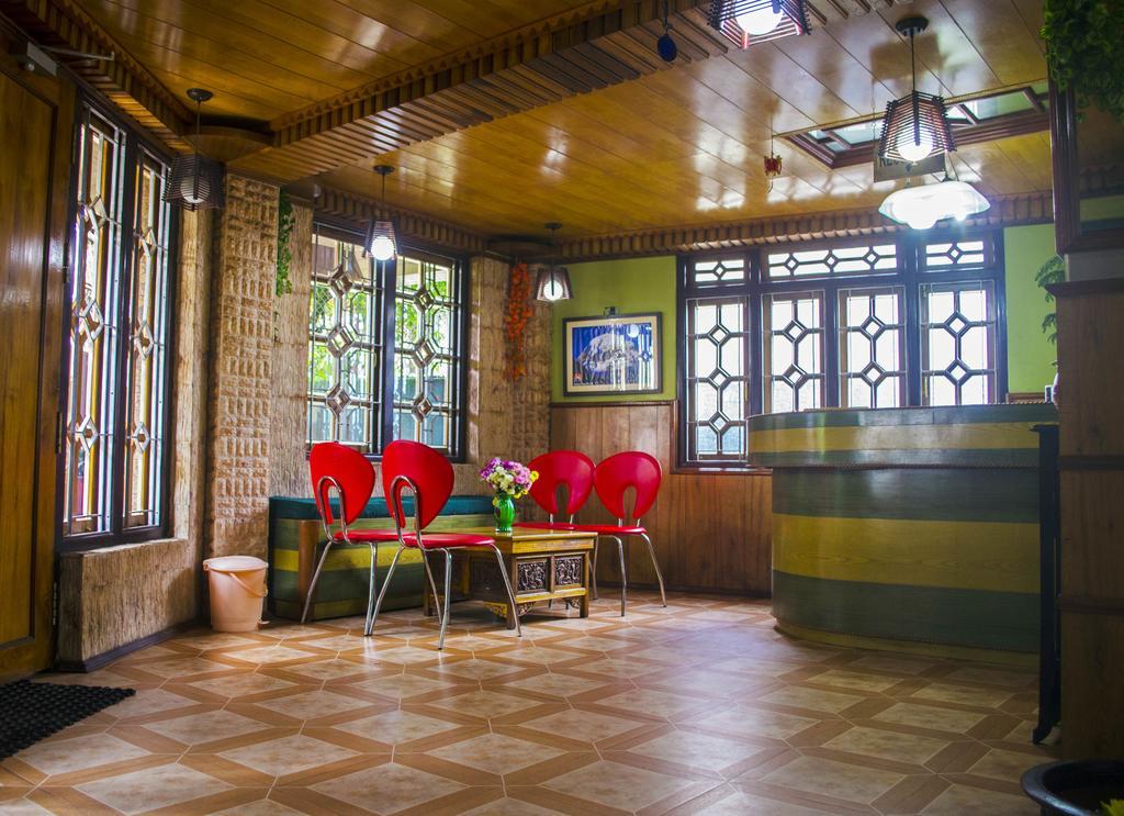 Hotel Hill Crown Retreat