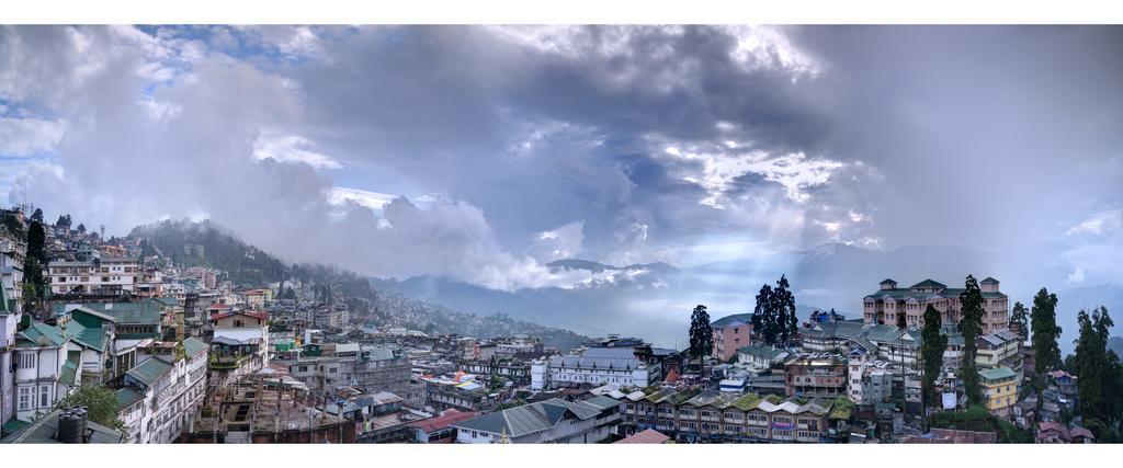 Summit Yashshree & Hotel 3*