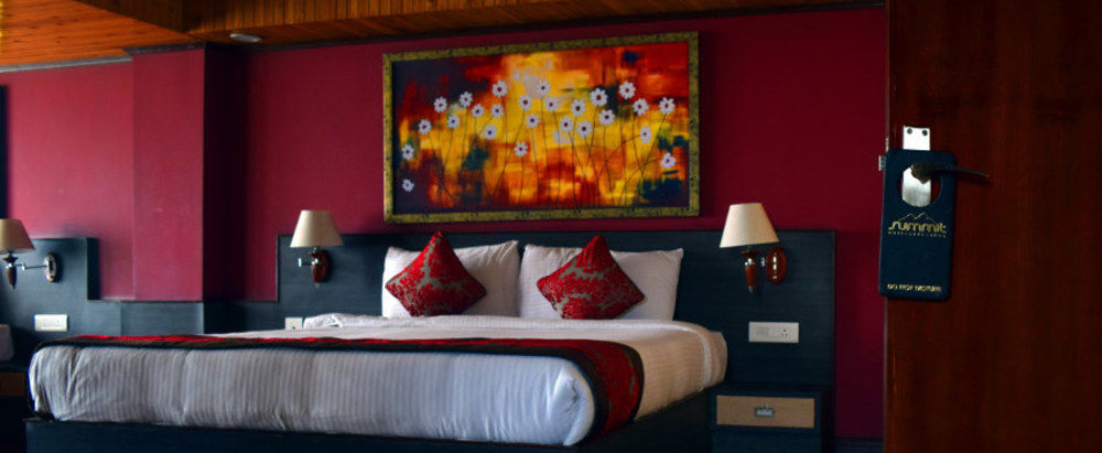 Summit Yashshree & Hotel 3*