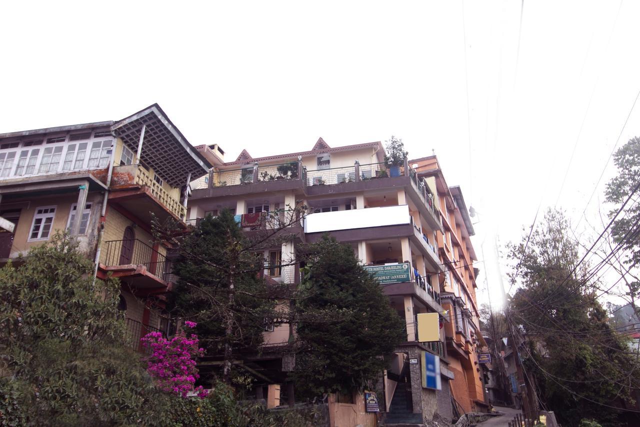 Oyo 3303 Broadway Annexe Hotel 3*
