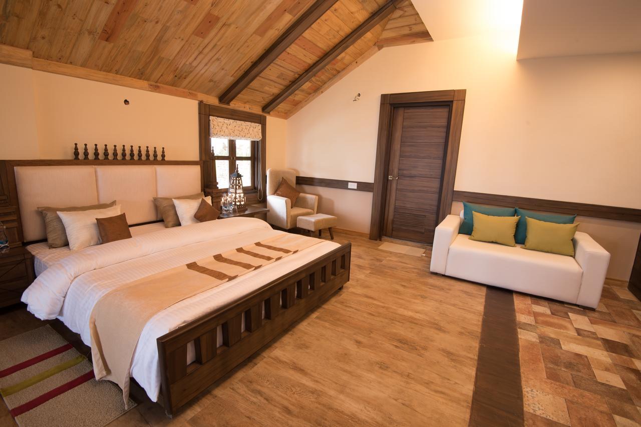 Chamong Chiabari - Mountain Retreat & Resort