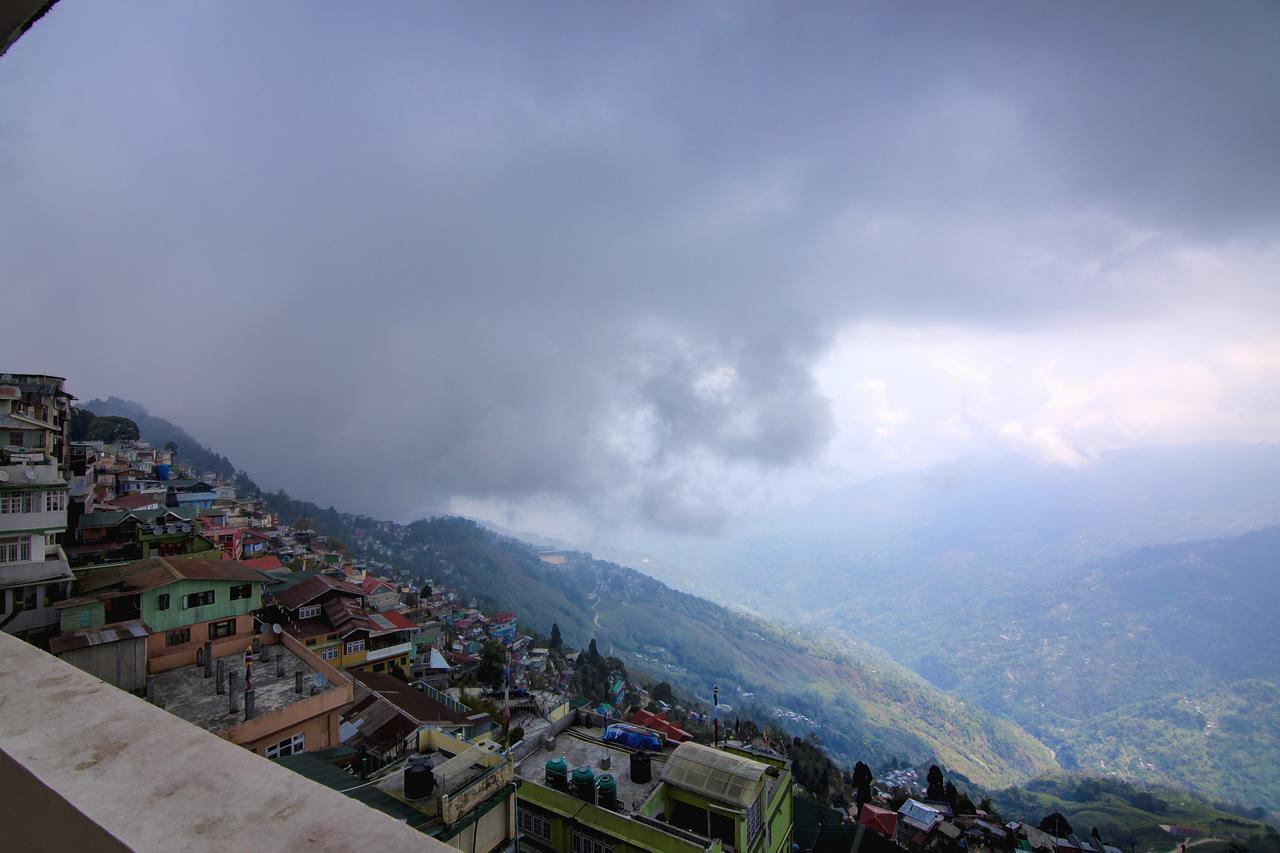 Hotel Oyo 13844 Akd