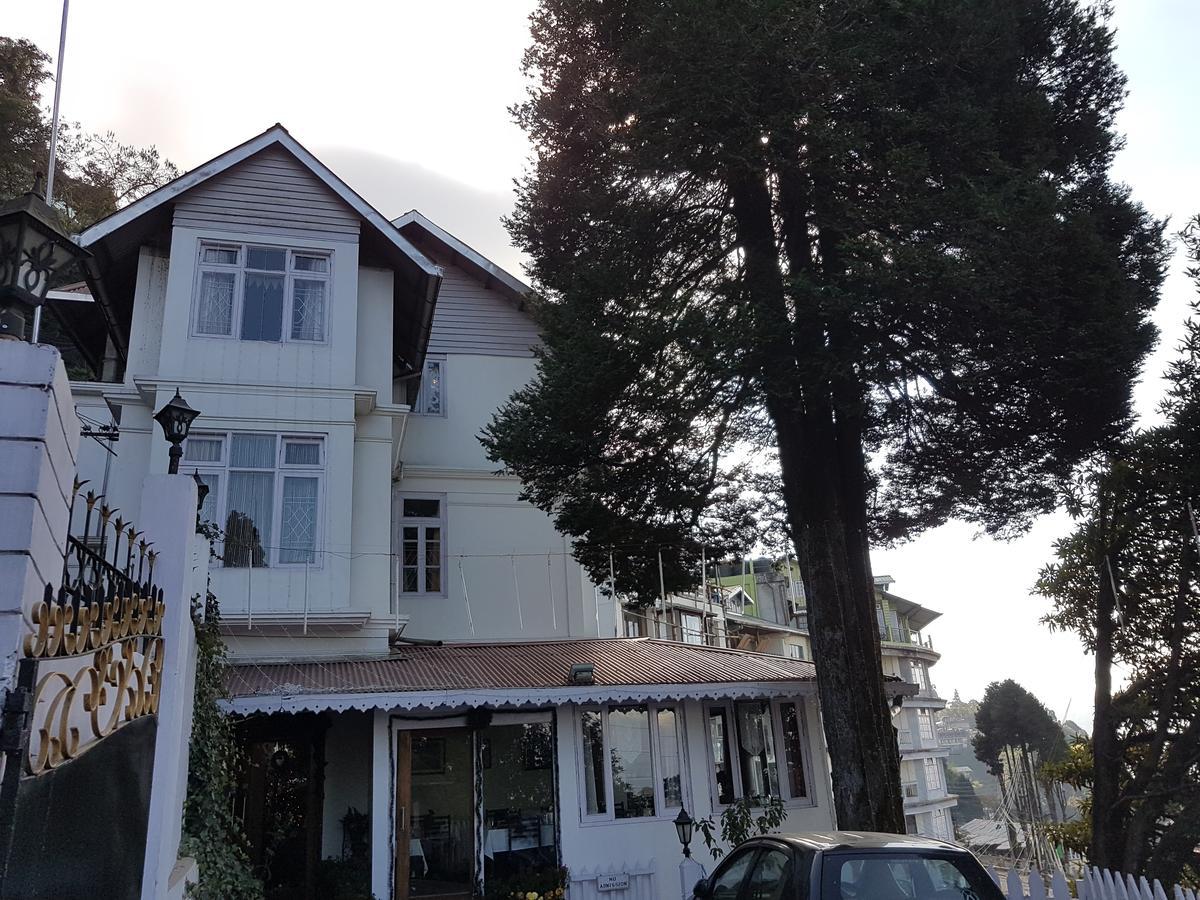 Everest Hotel
