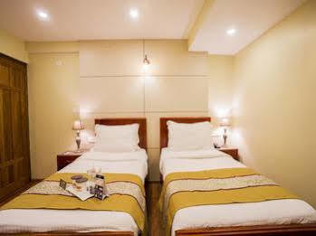 Oyo Premium Mall Road Near Raj Bhavan Darjeeling Hotel