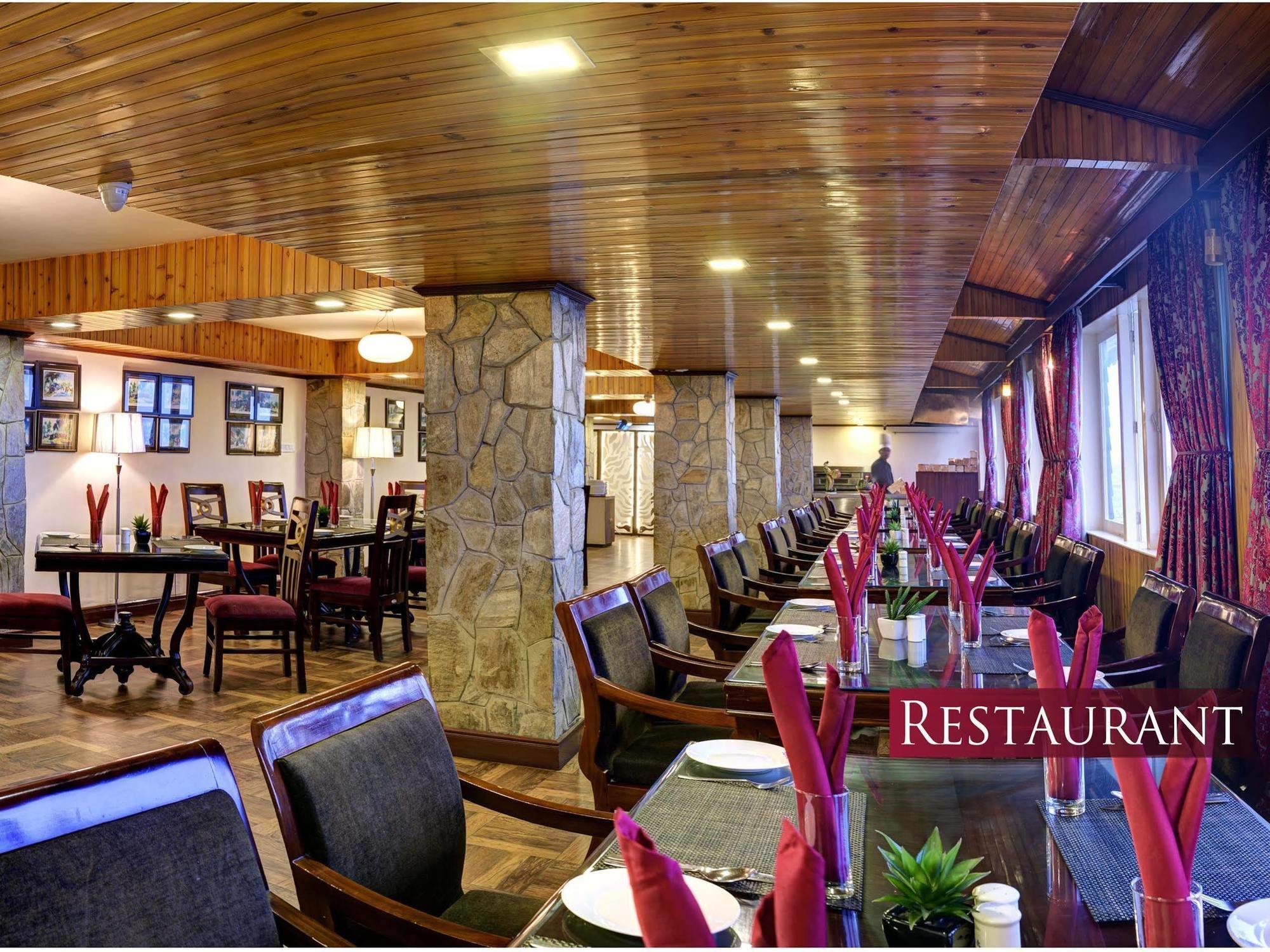 Summit Yashshree & Hotel 3*