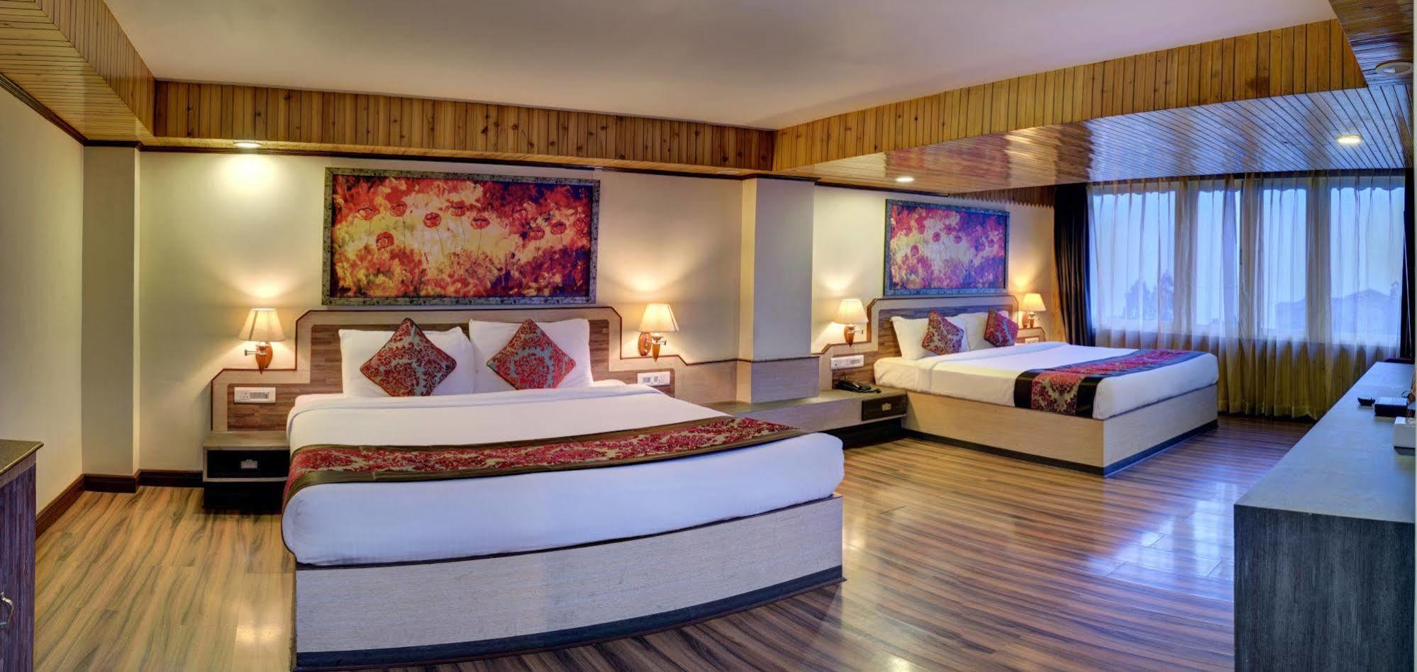 Hotel Summit Yashshree & 3*