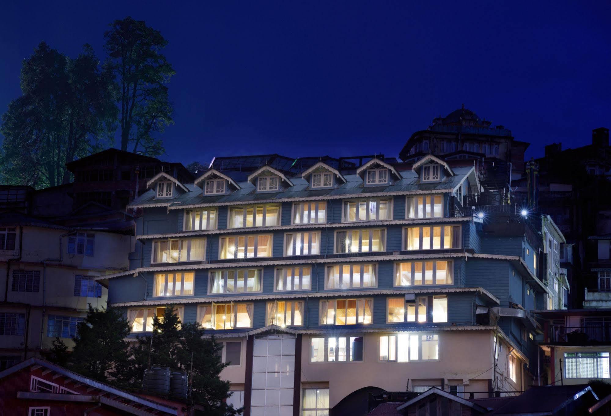 Summit Yashshree & 3*