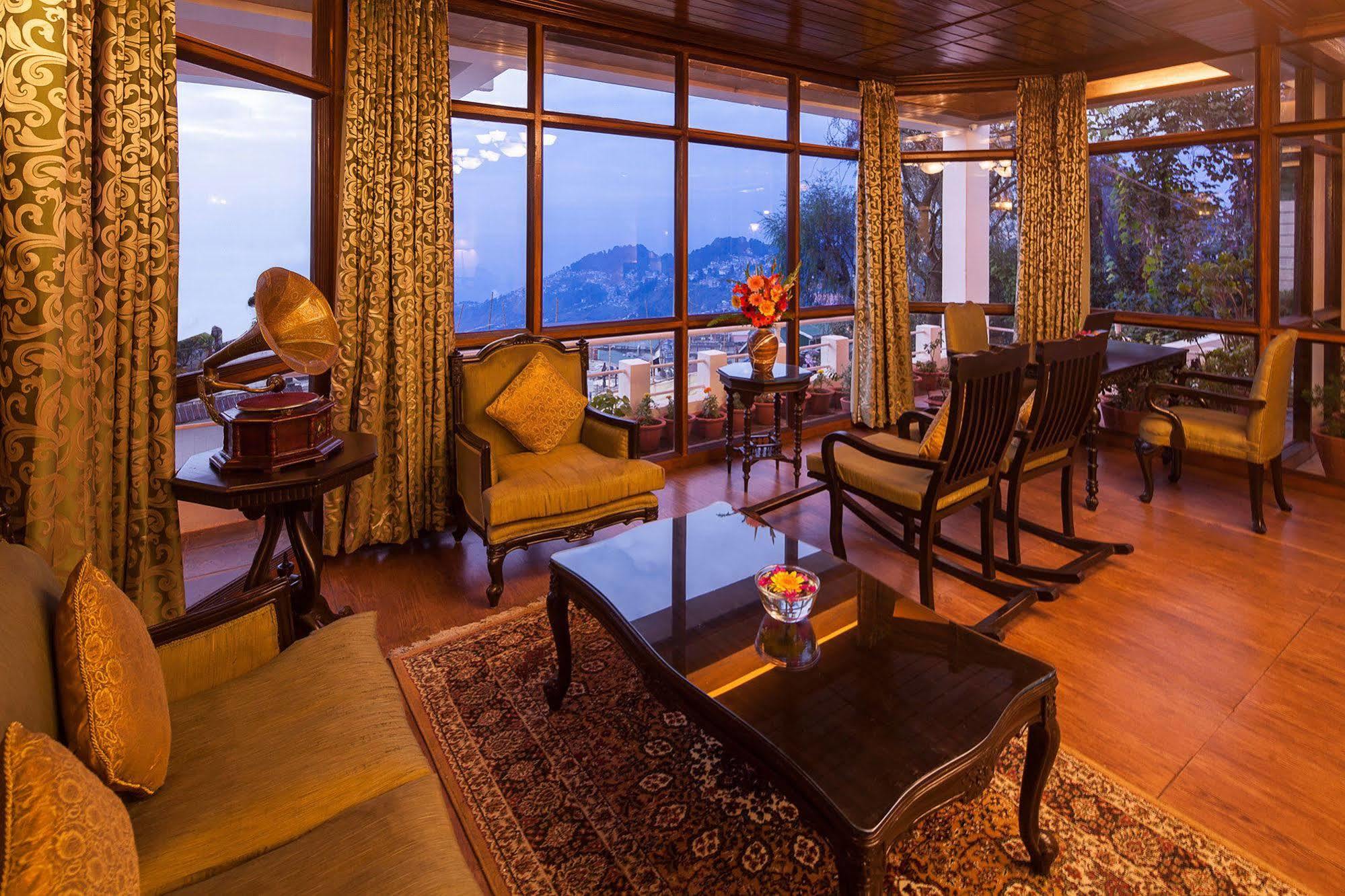 Sinclairs Darjeeling Hotel 3*