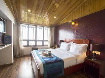 Oyo Premium Mall Road Near Raj Bhavan Darjeeling 3*